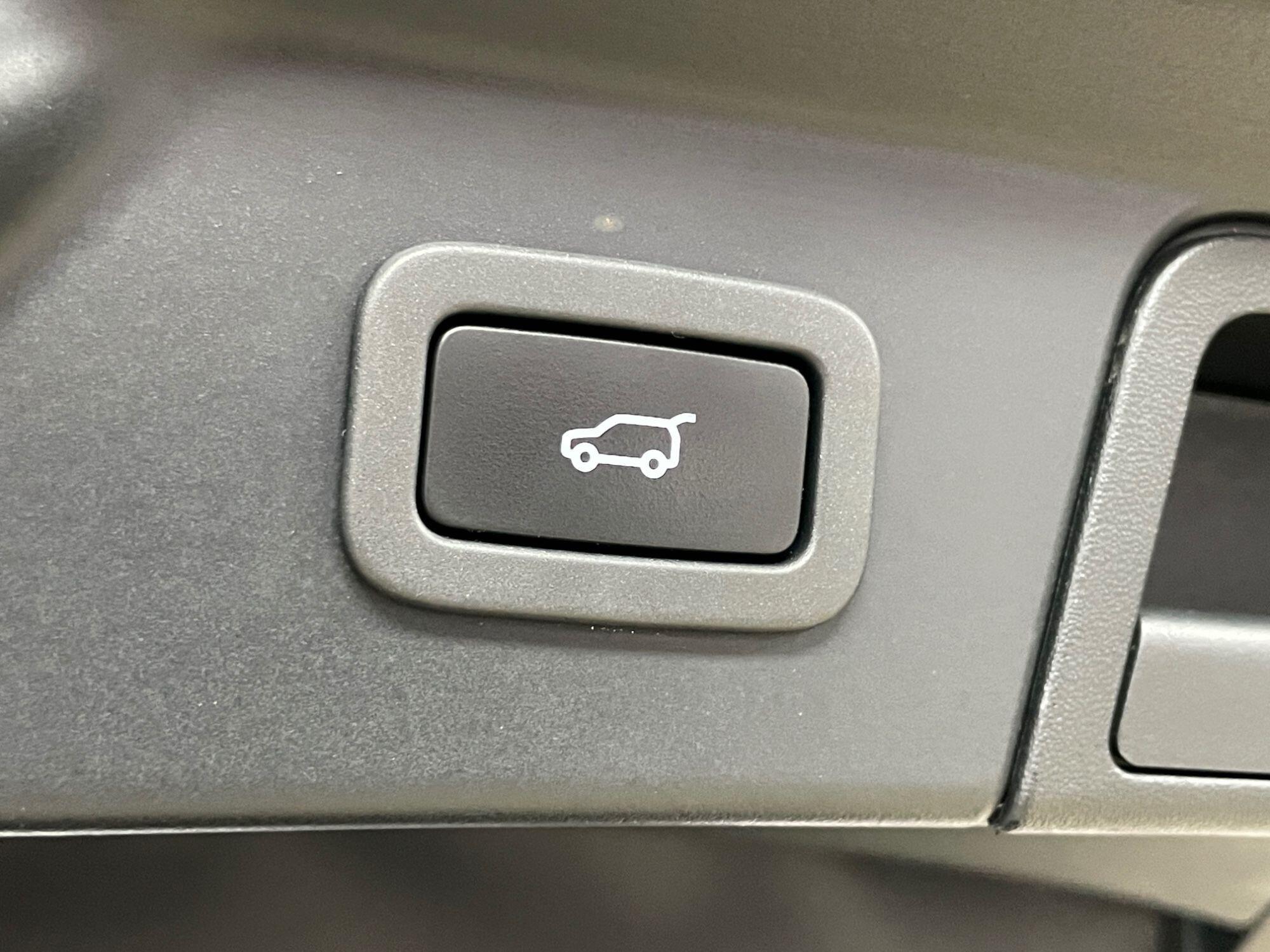 Land Rover Range Rover Velar - Image 18