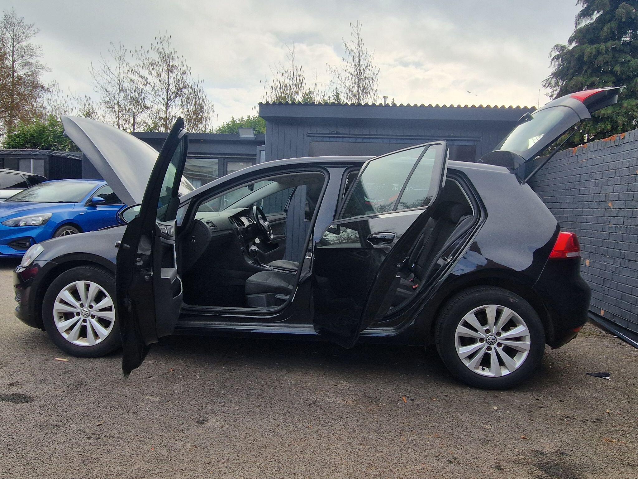 Volkswagen Golf - Image 25