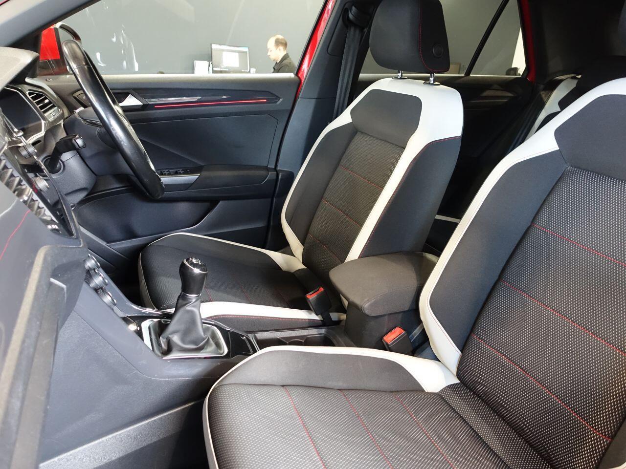 Volkswagen T-Roc - Image 12