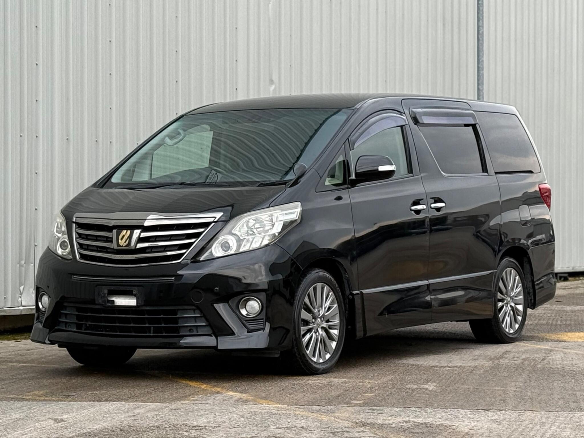 Toyota Alphard - Image 12