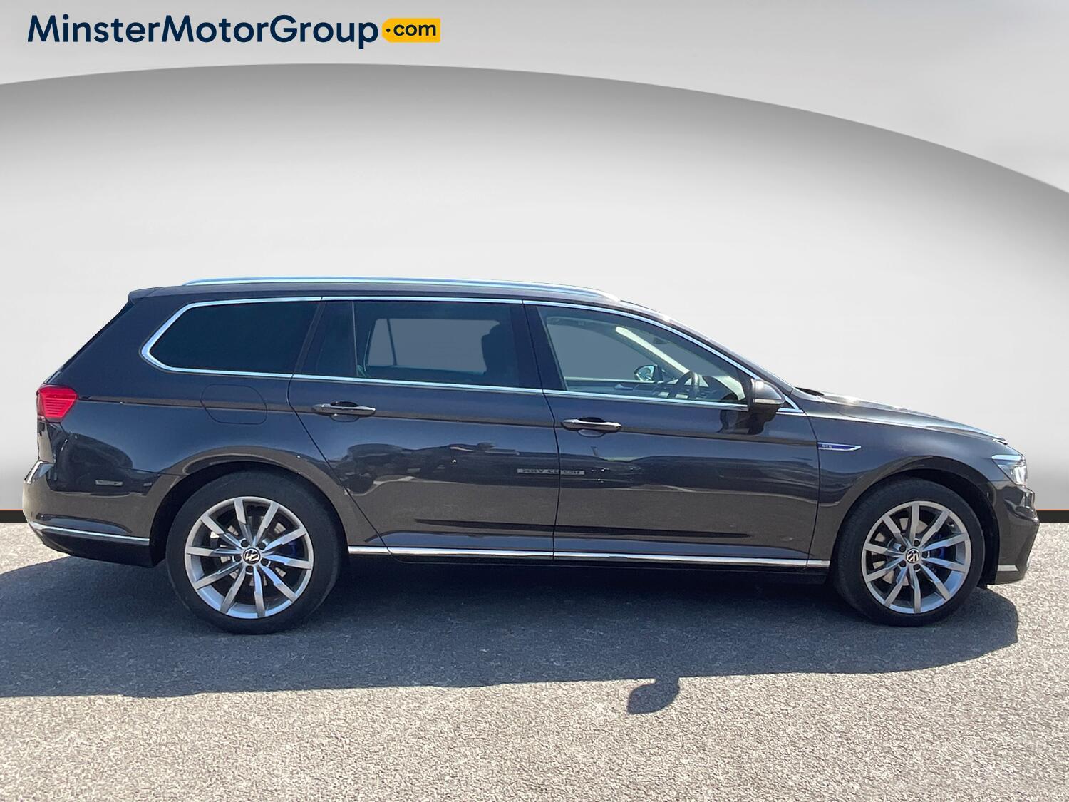 Volkswagen Passat - Image 2