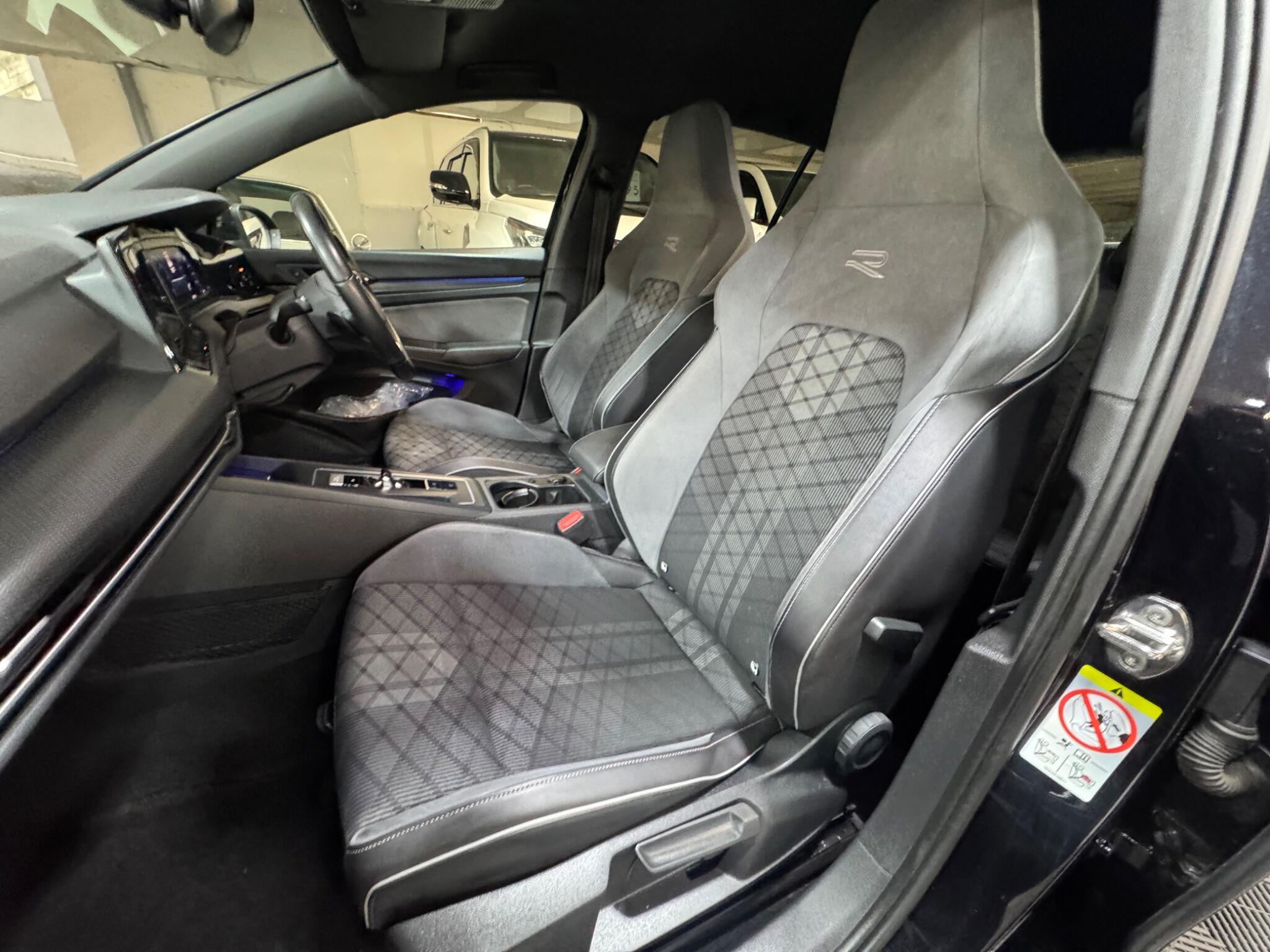 Volkswagen Golf - Image 12