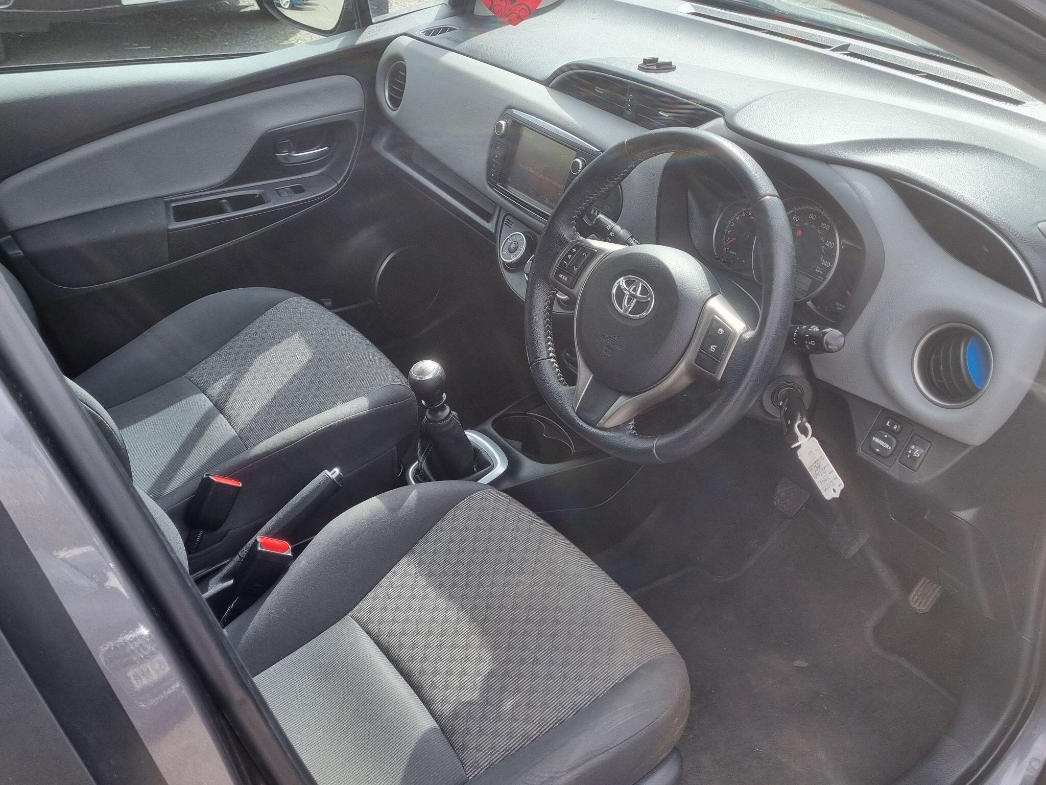 Toyota Yaris - Image 22