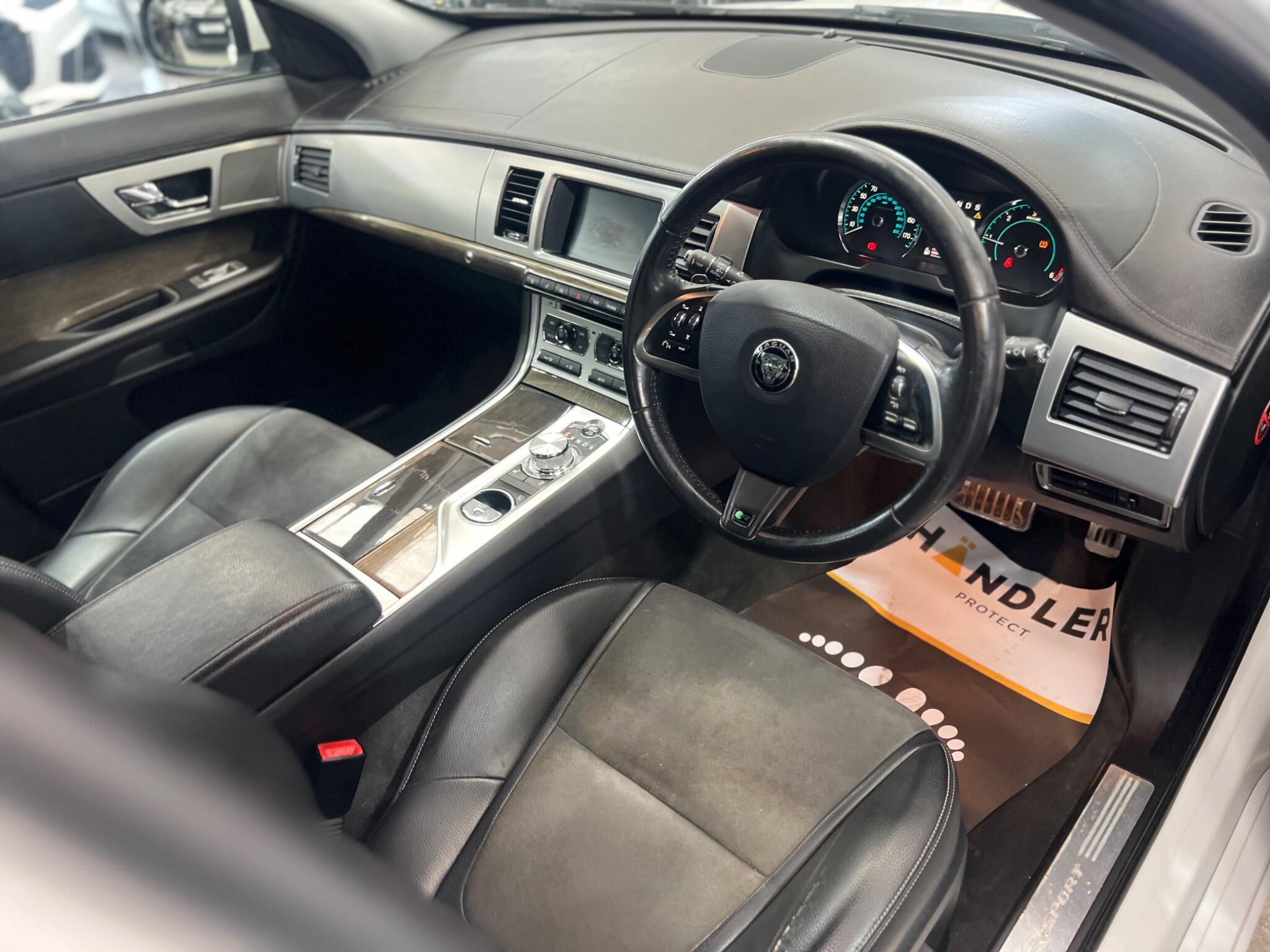 Jaguar XF - Image 11