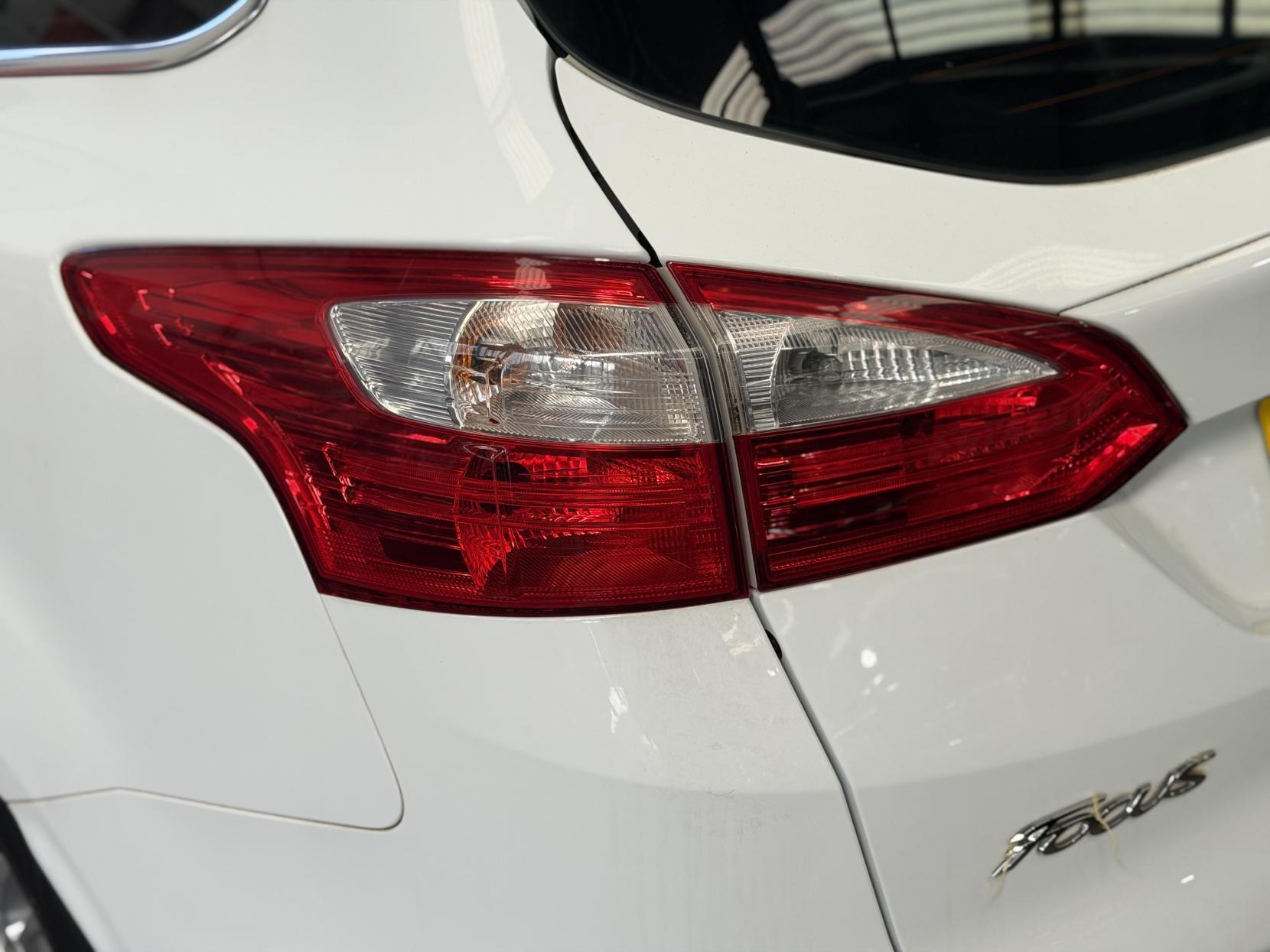 Ford Focus - Image 12