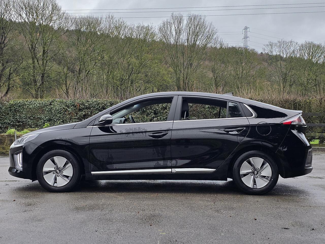 Hyundai Ioniq - Image 31