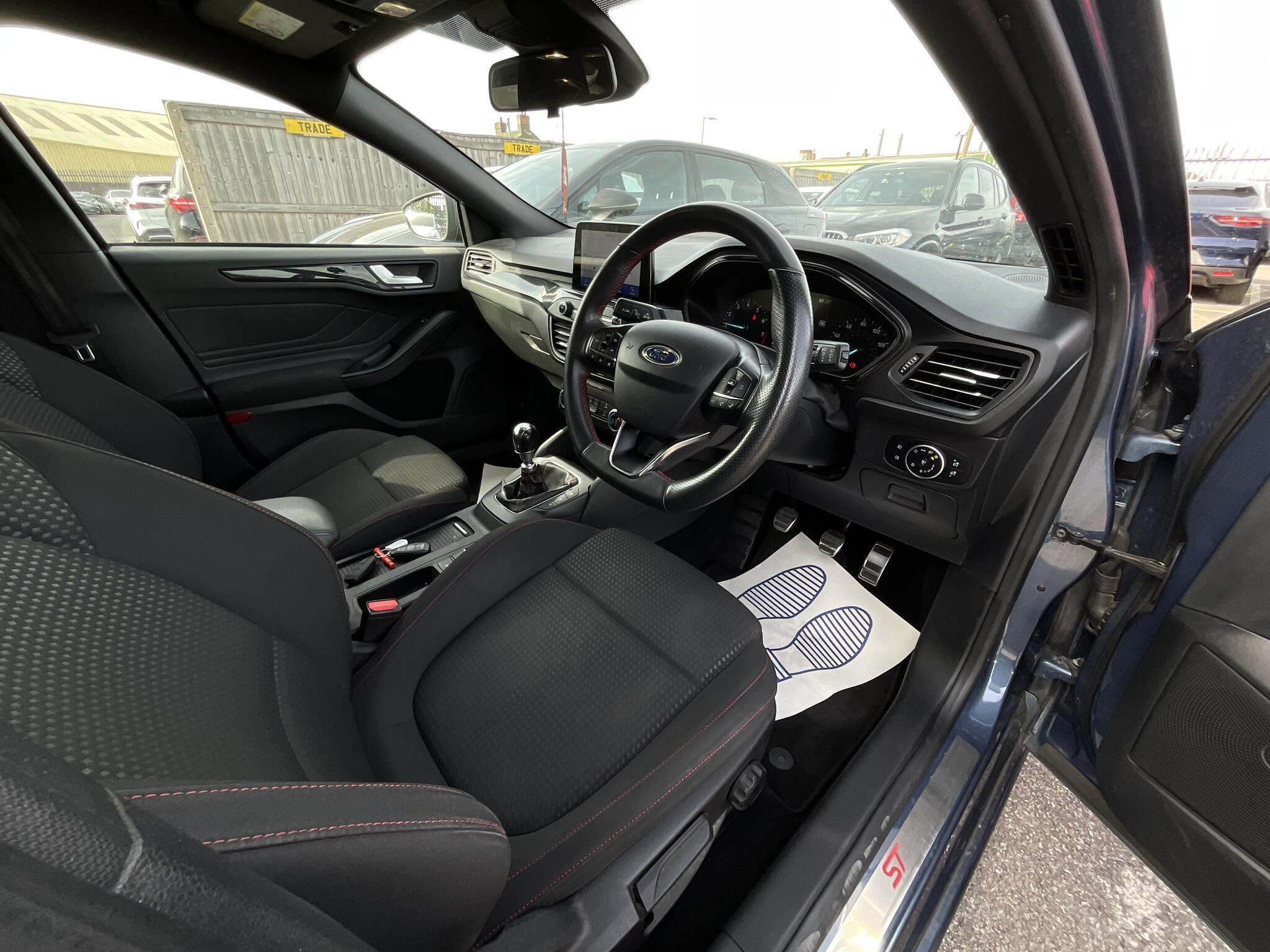 Ford Focus - Image 7