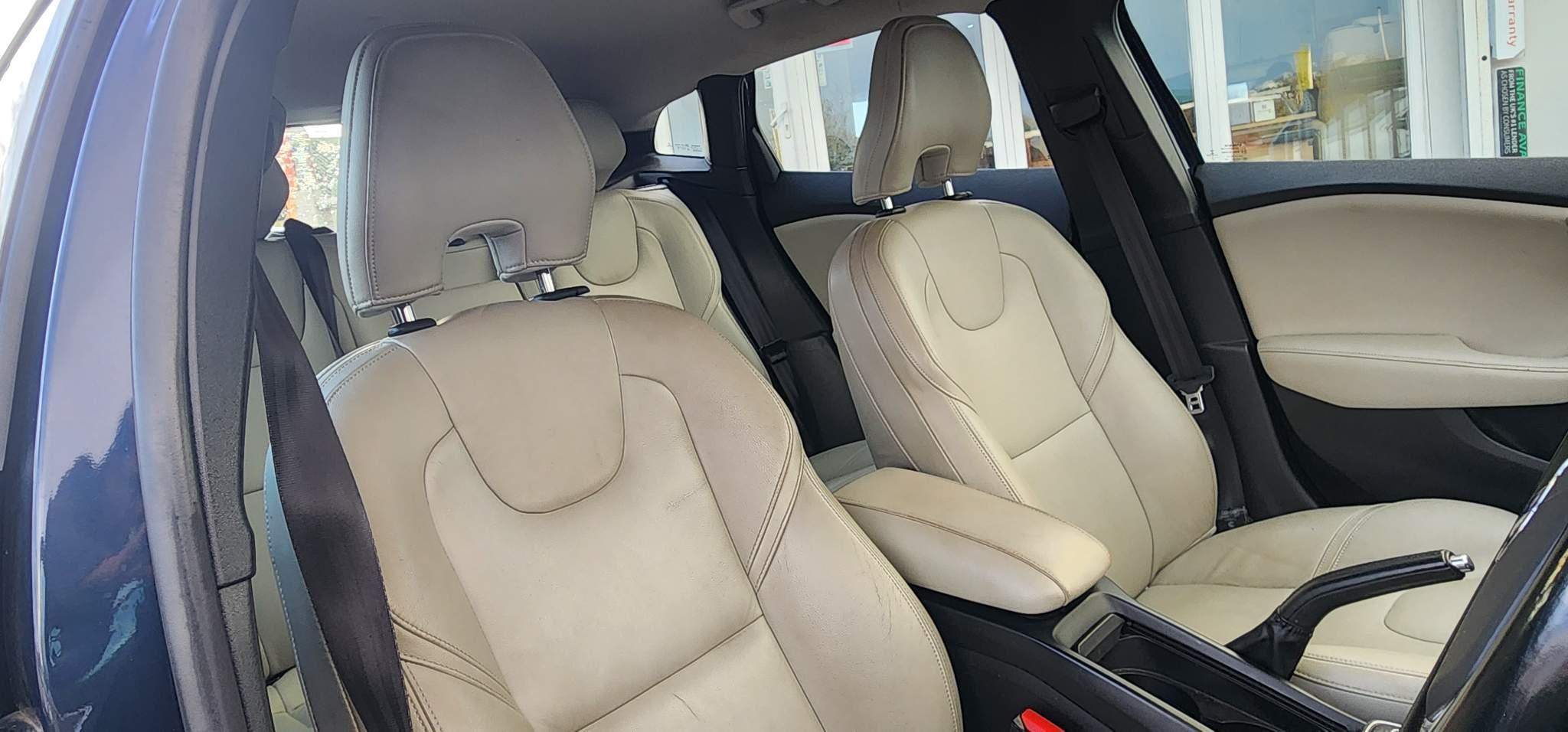 Volvo V40 - Image 13