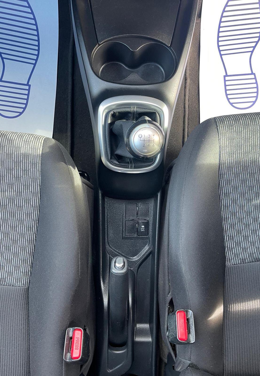 Toyota Yaris - Image 28