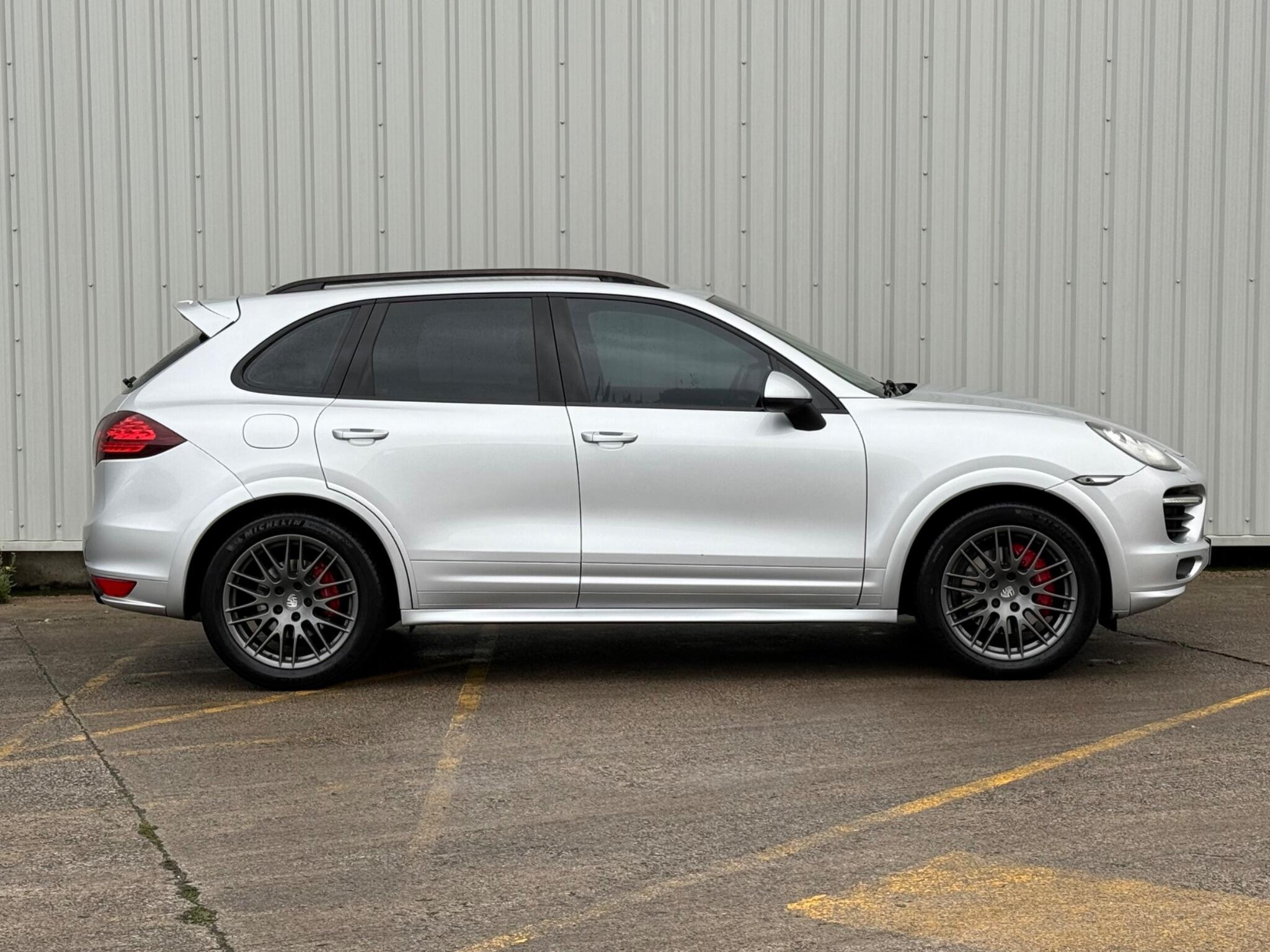 Porsche Cayenne - Image 9