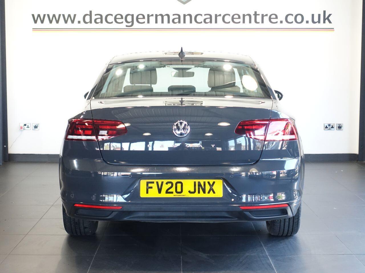 Volkswagen Passat - Image 8