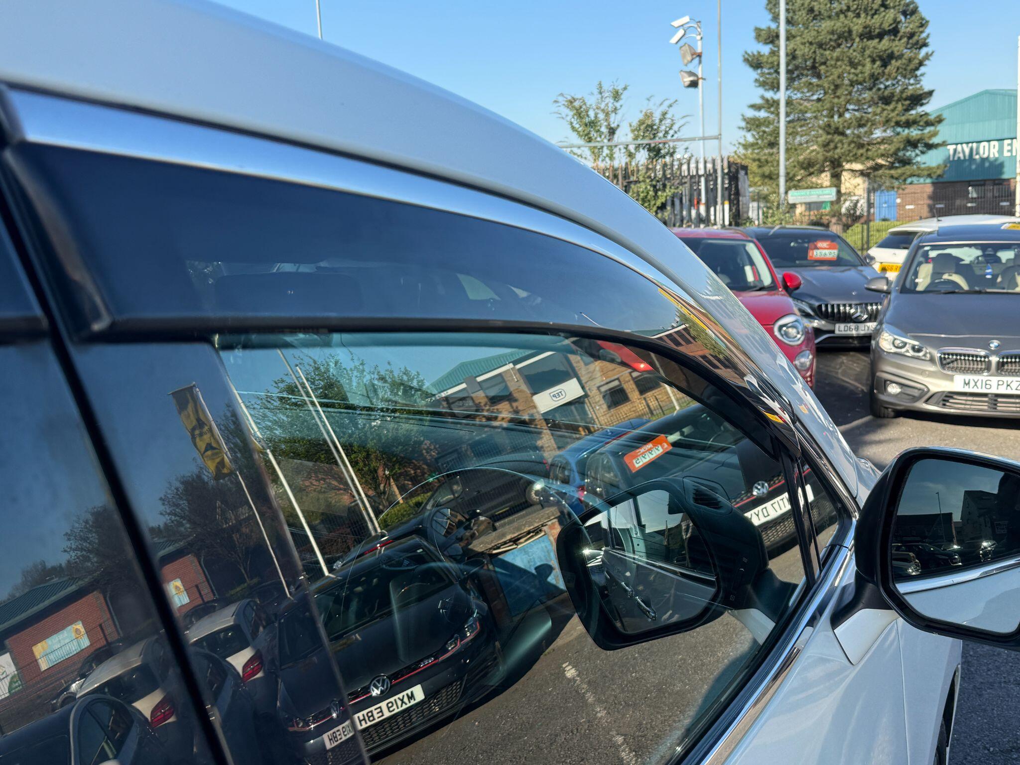 Nissan Elgrand - Image 12