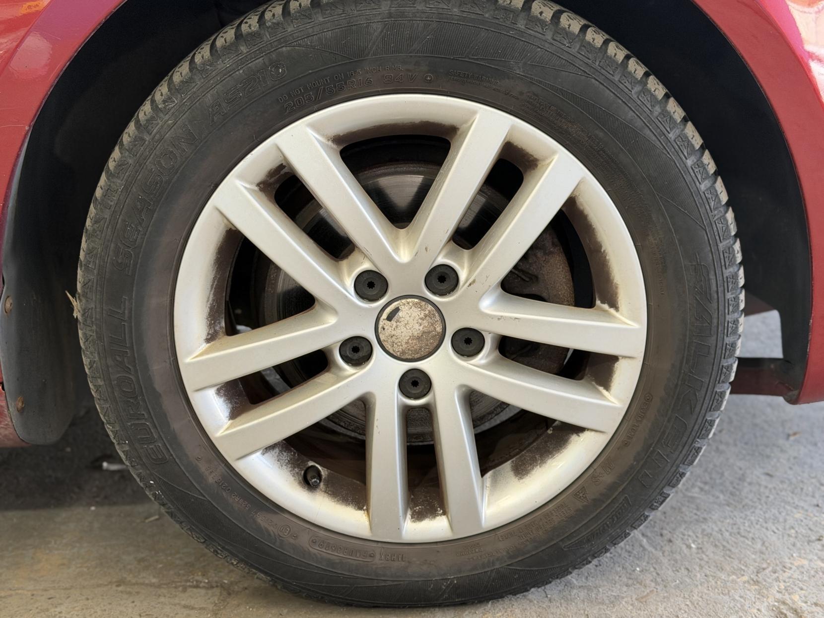 Volkswagen Touran - Image 18