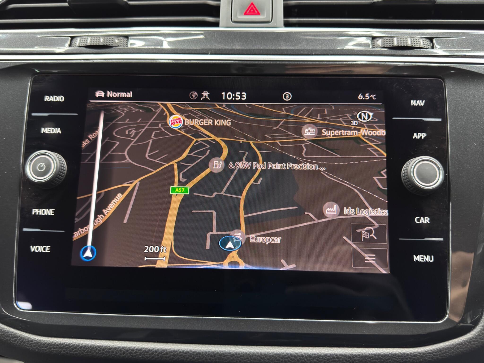 Volkswagen Tiguan - Image 30