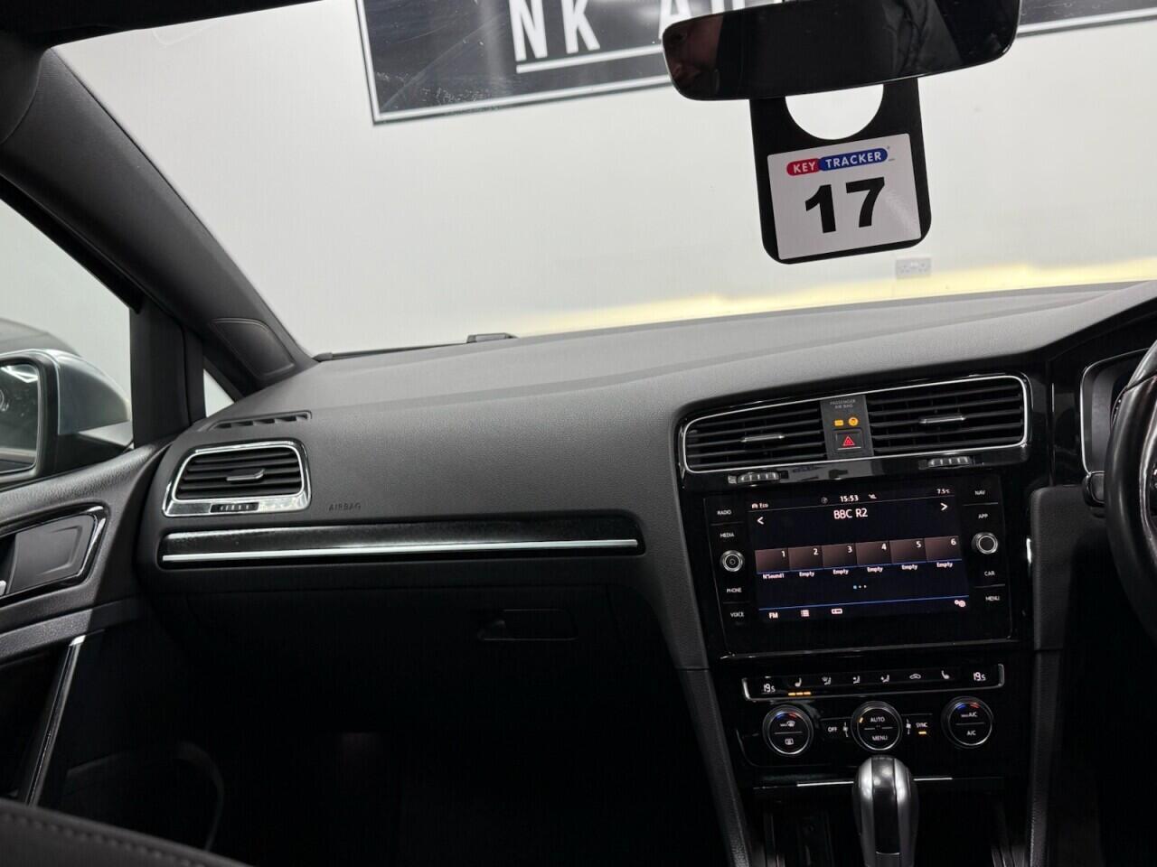 Volkswagen Golf - Image 27