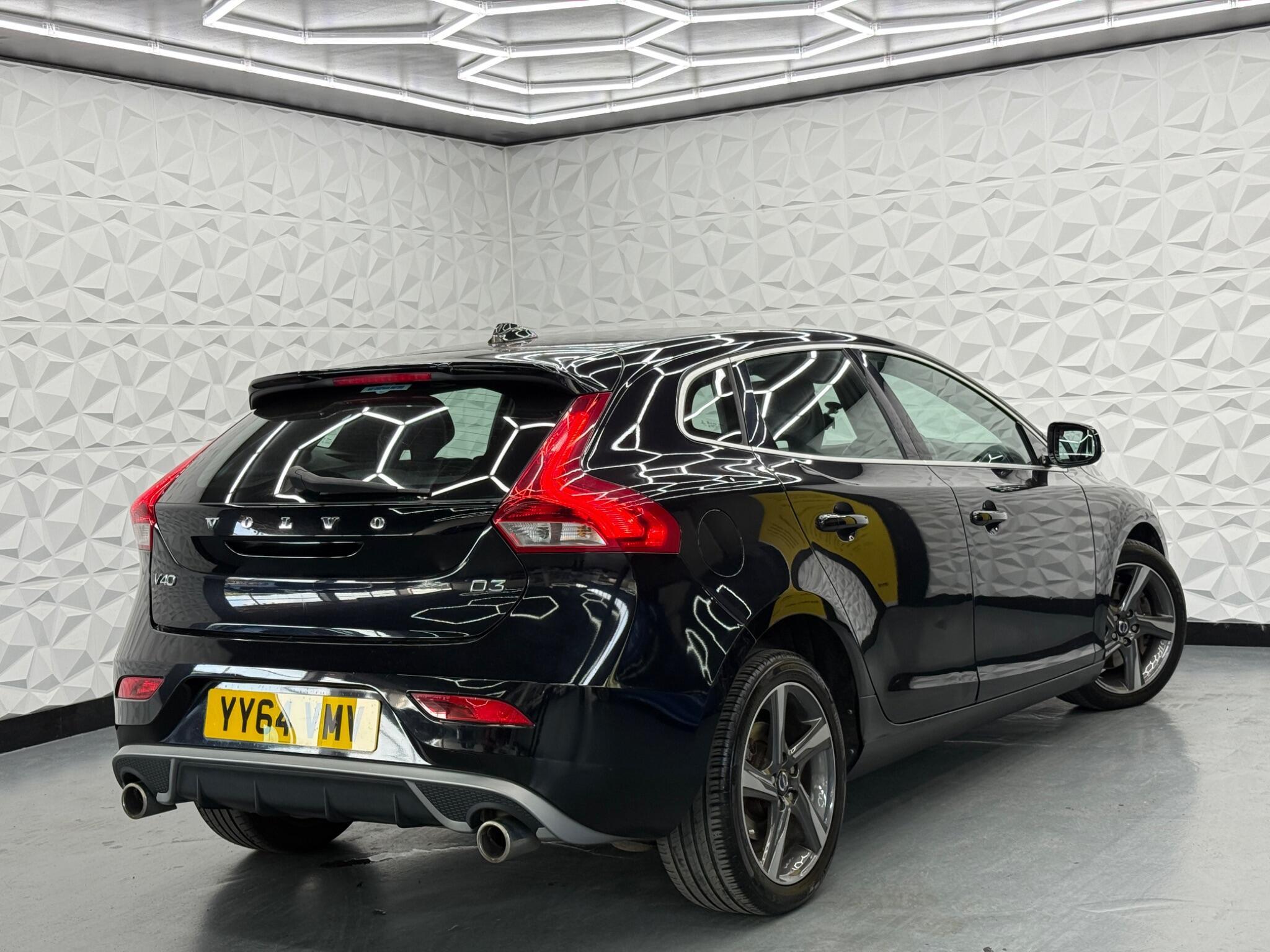 Volvo V40 - Image 2