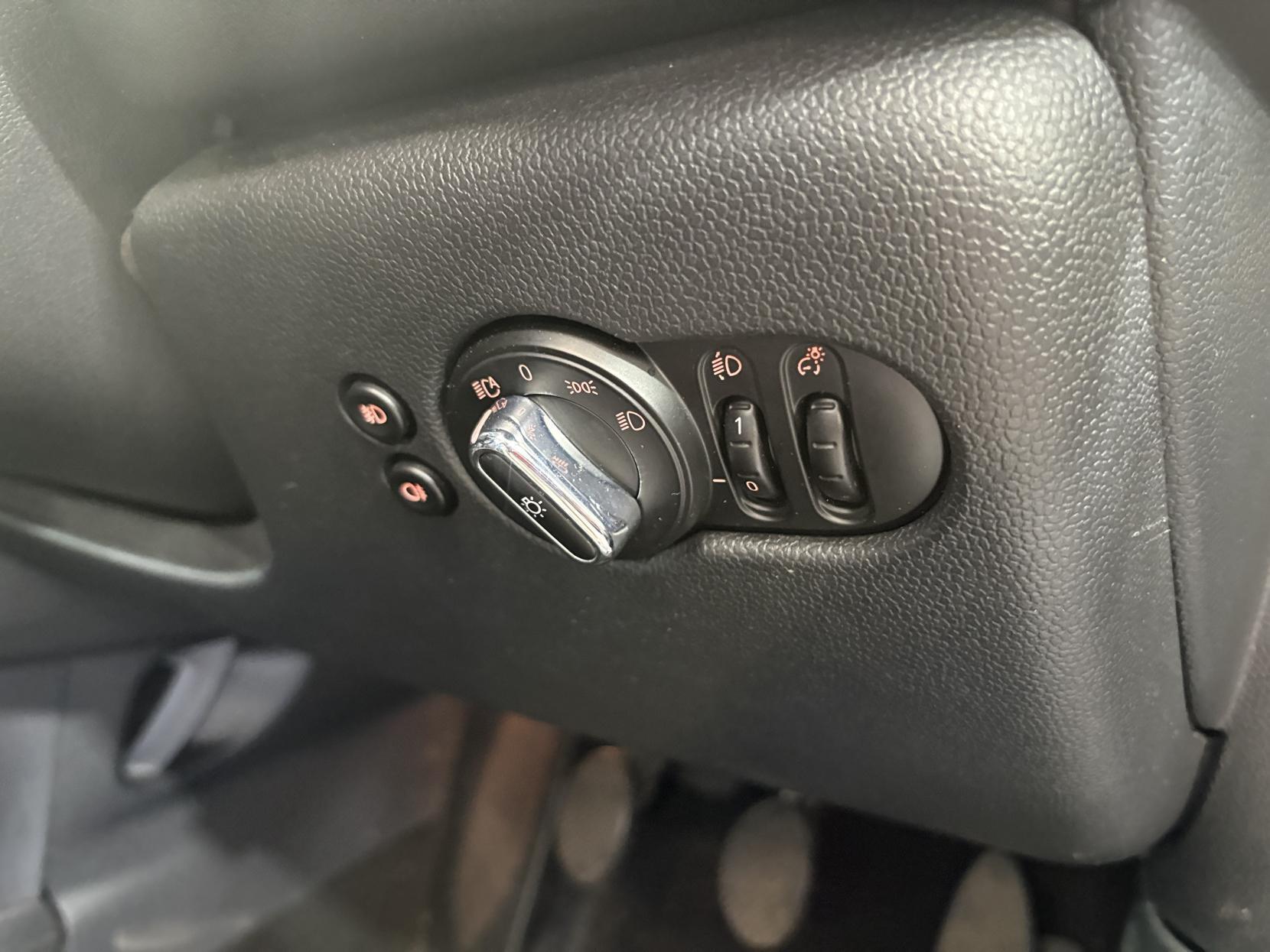 MINI Hatch - Image 20