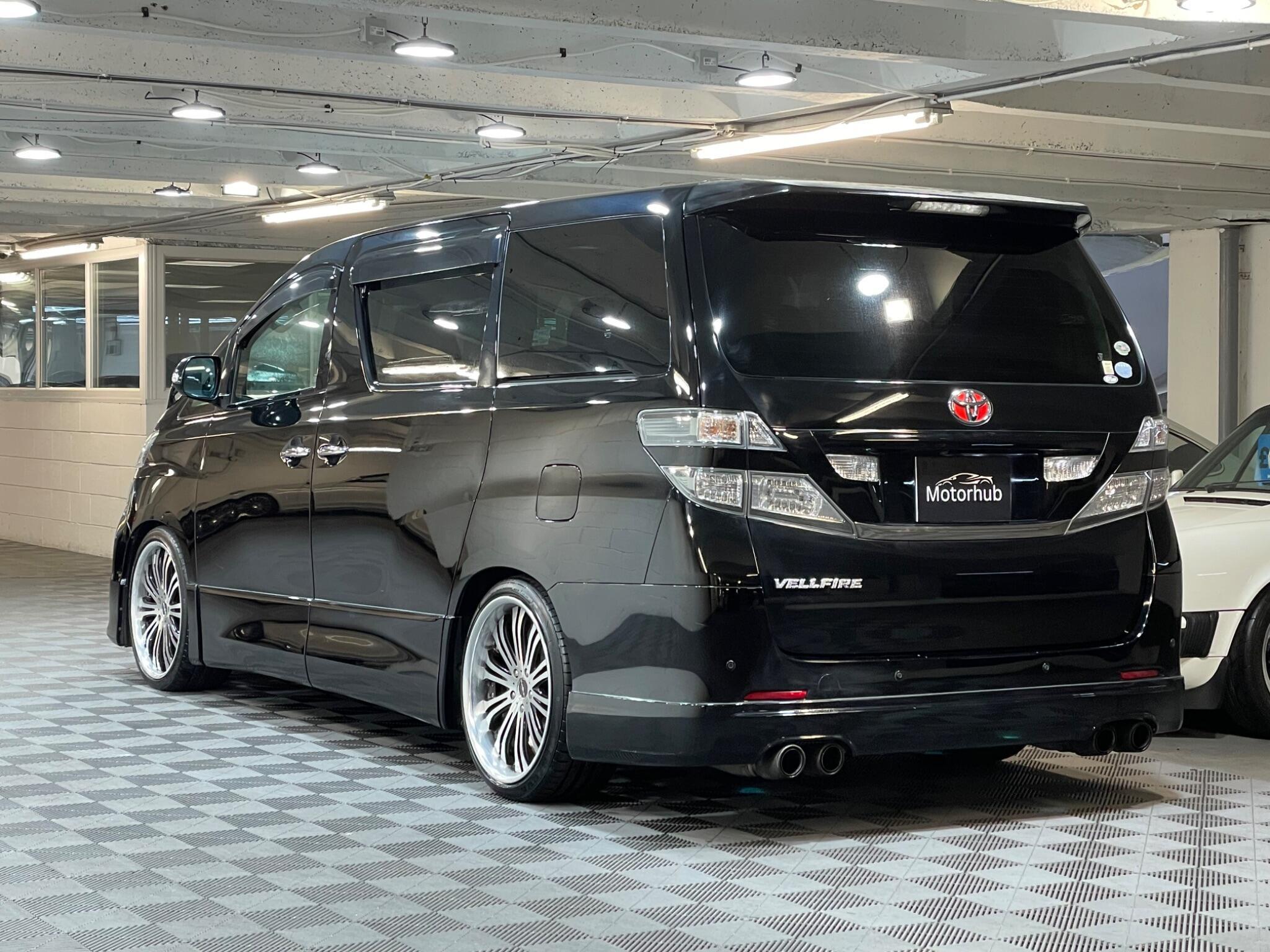 Toyota Vellfire - Image 4