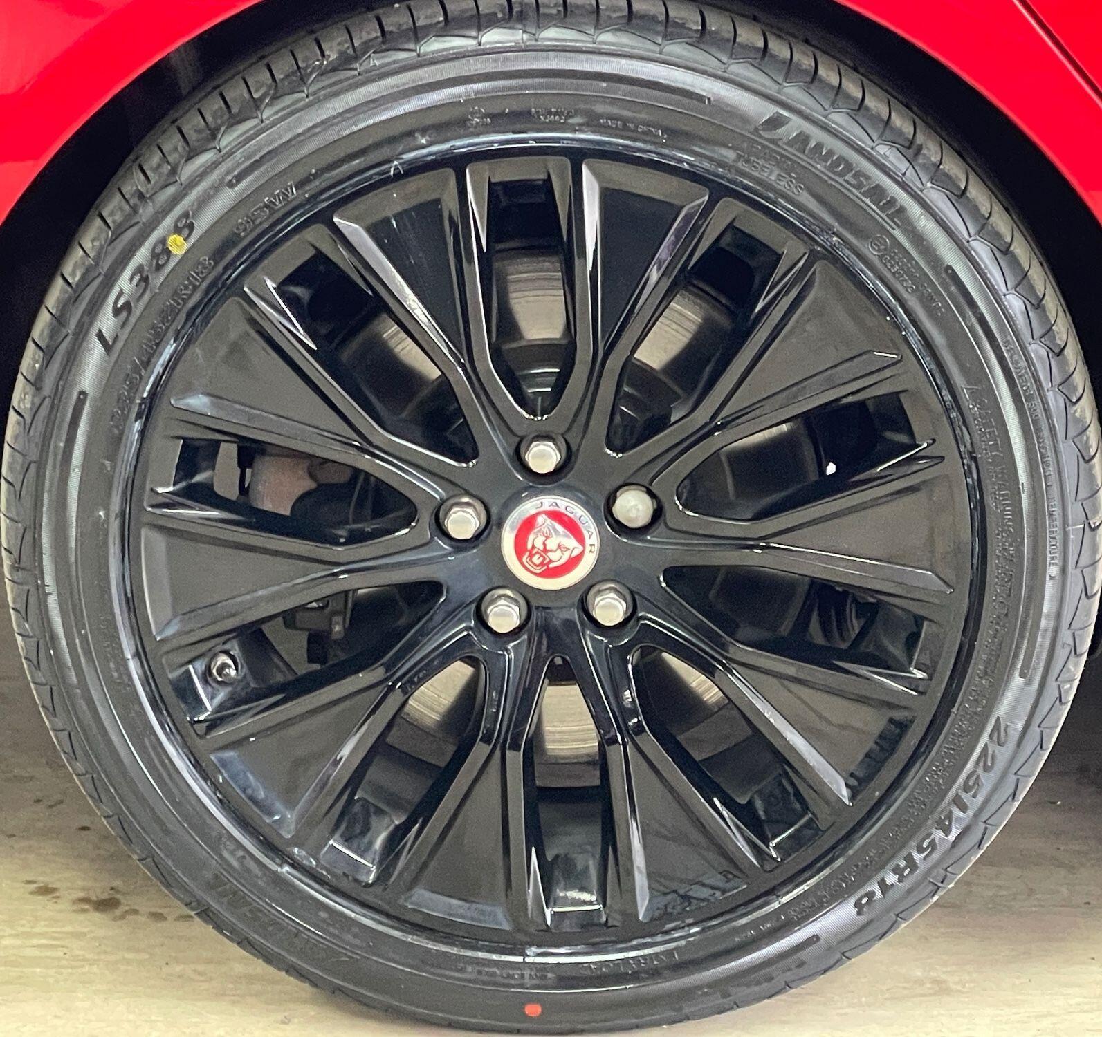 Jaguar XE - Image 15