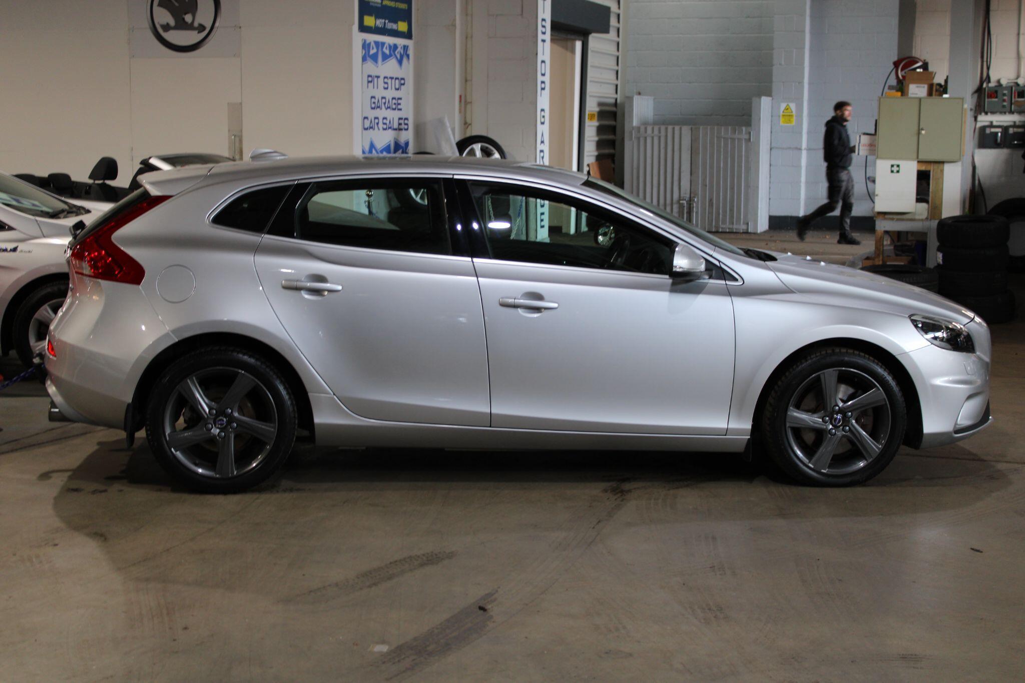 Volvo V40 - Image 18