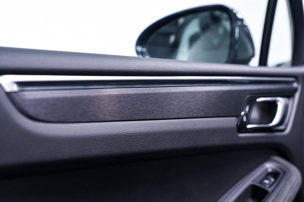 Porsche Macan - Image 22
