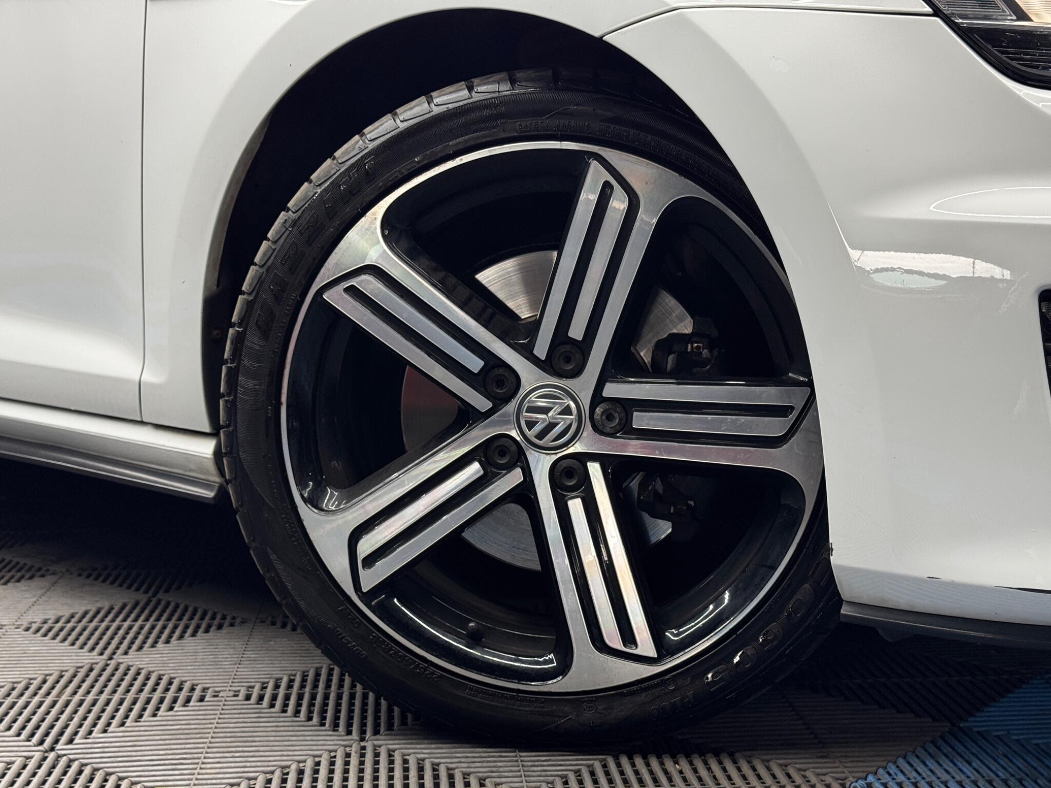 Volkswagen Golf - Image 37