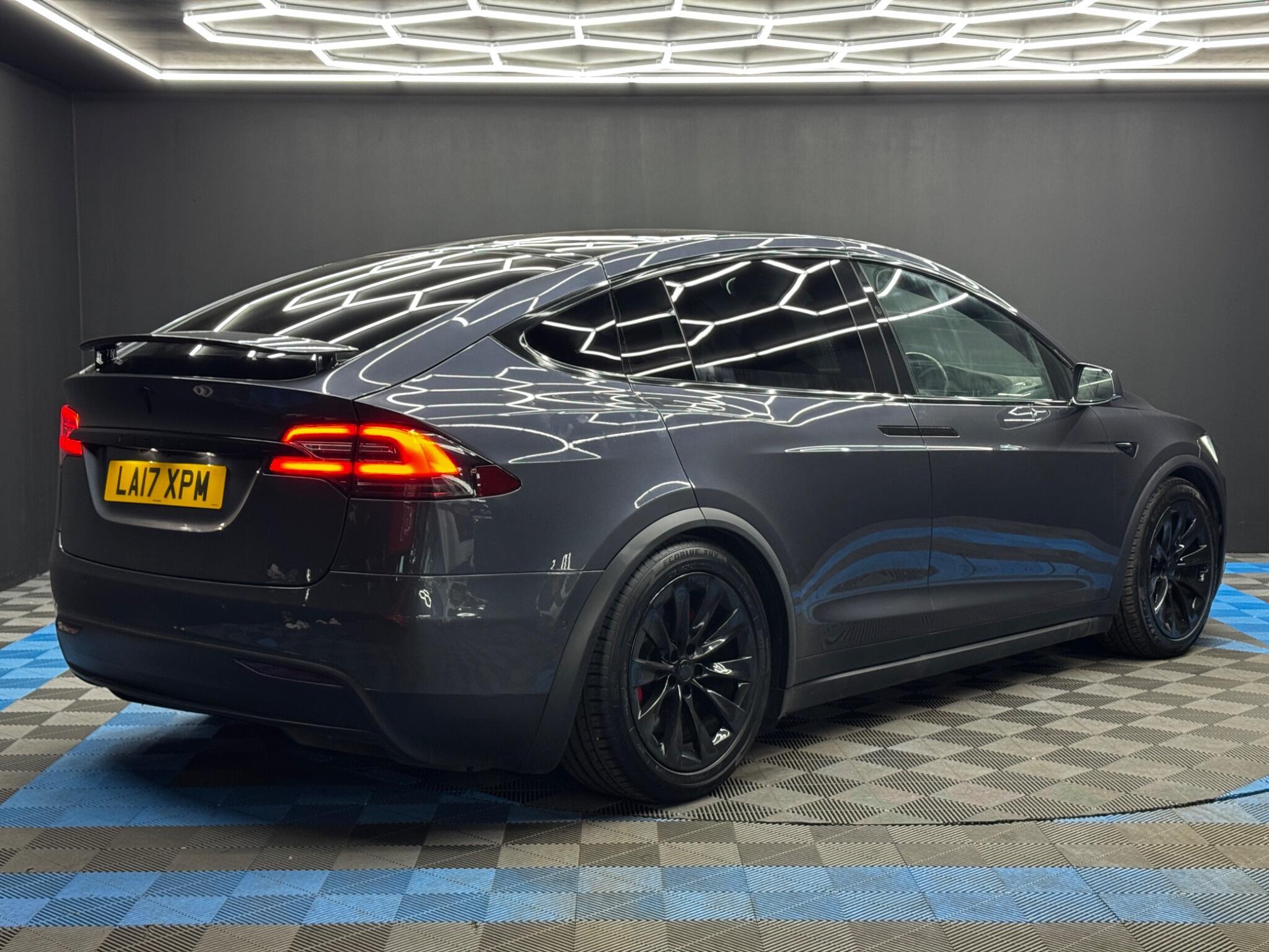 Tesla Model X - Image 6