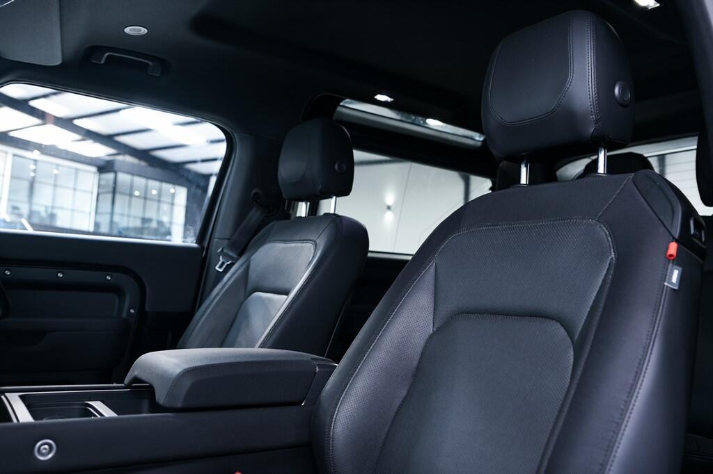 Land Rover Defender 90 - Image 14