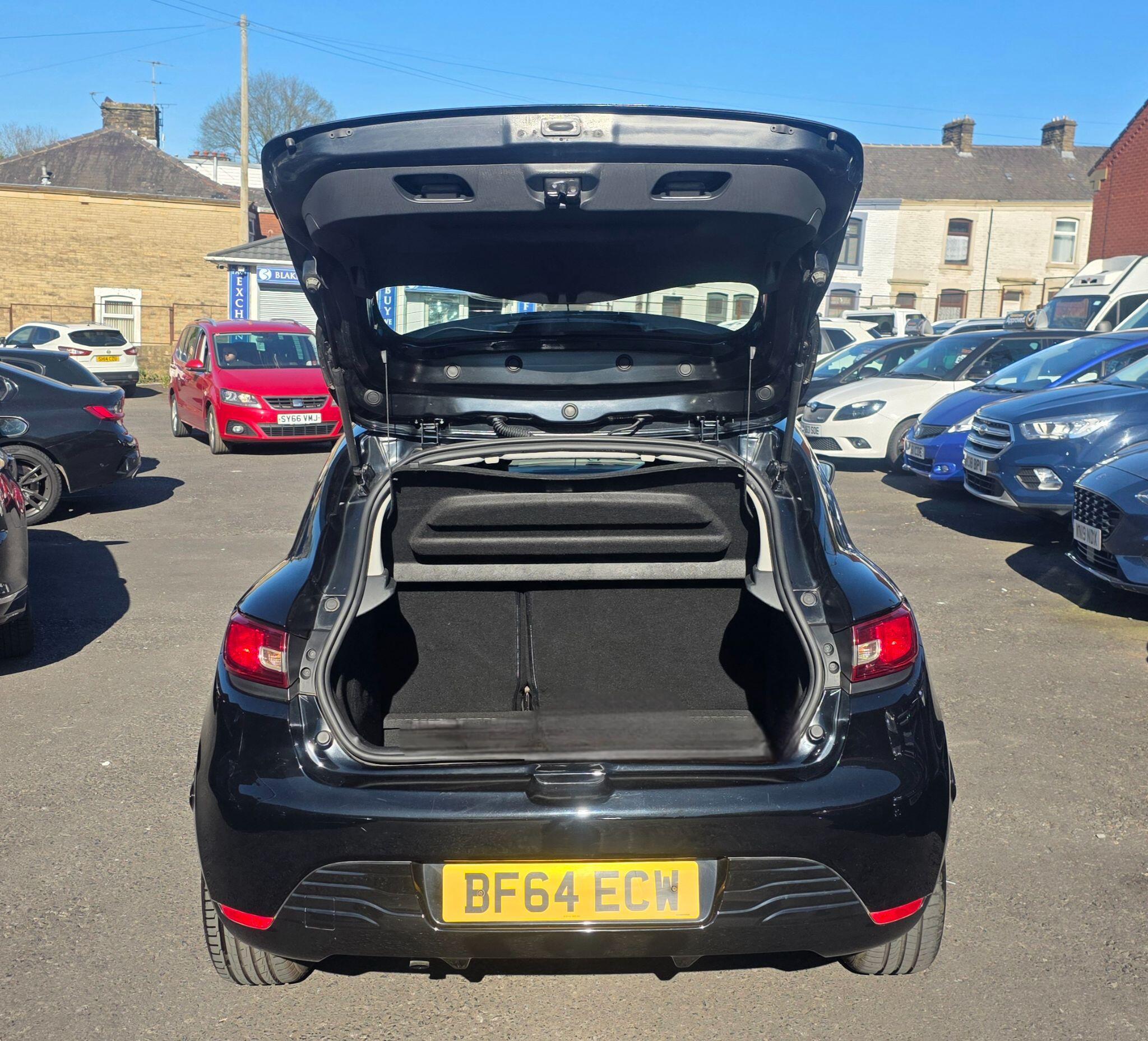 Renault Clio - Image 21