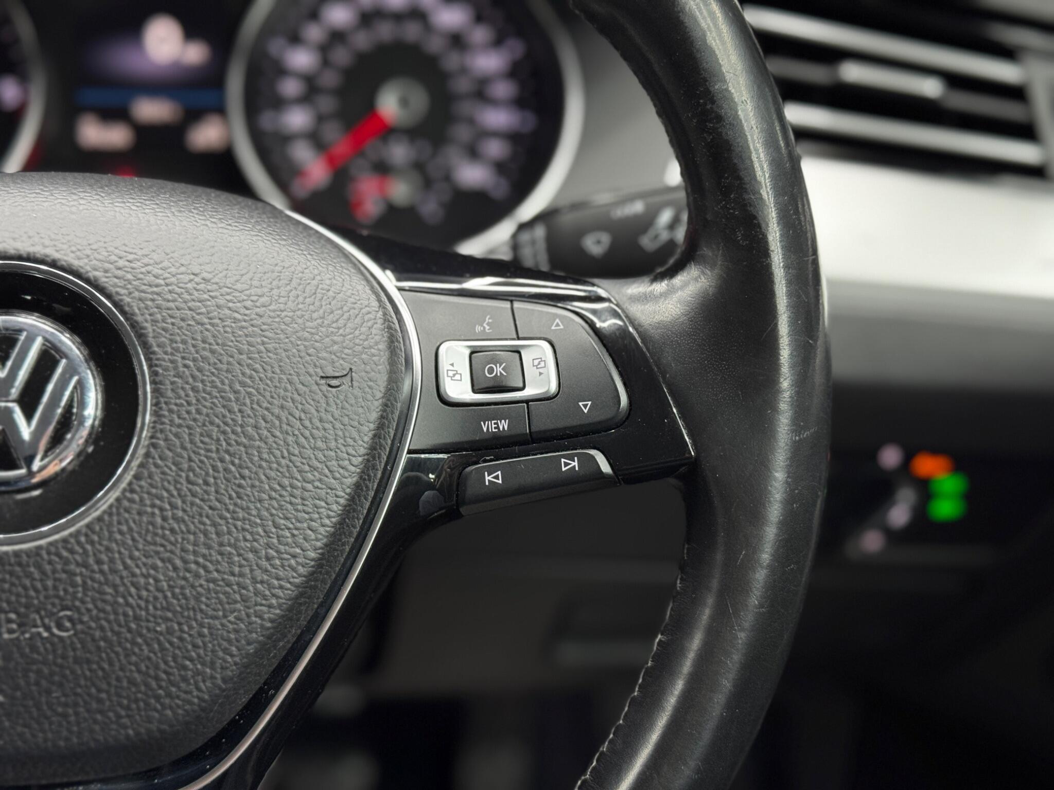 Volkswagen Passat - Image 21