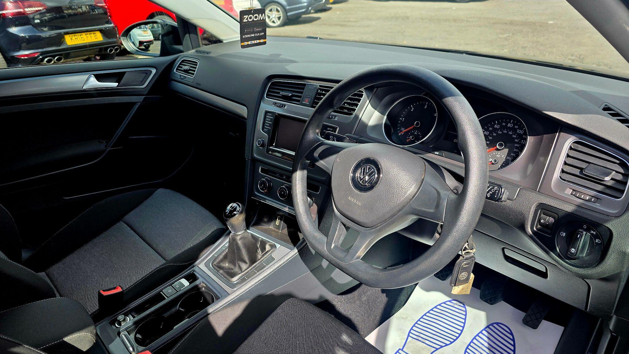Volkswagen Golf - Image 11