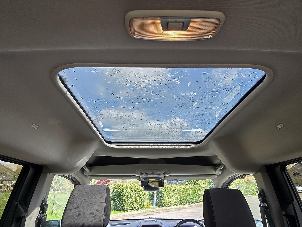 Ford Tourneo Connect - Image 9