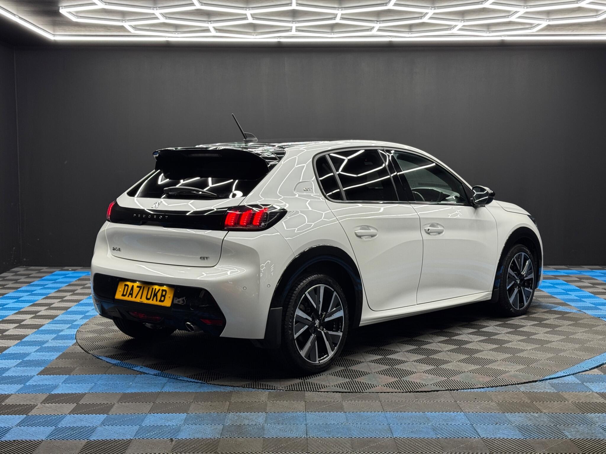 Peugeot 208 - Image 5