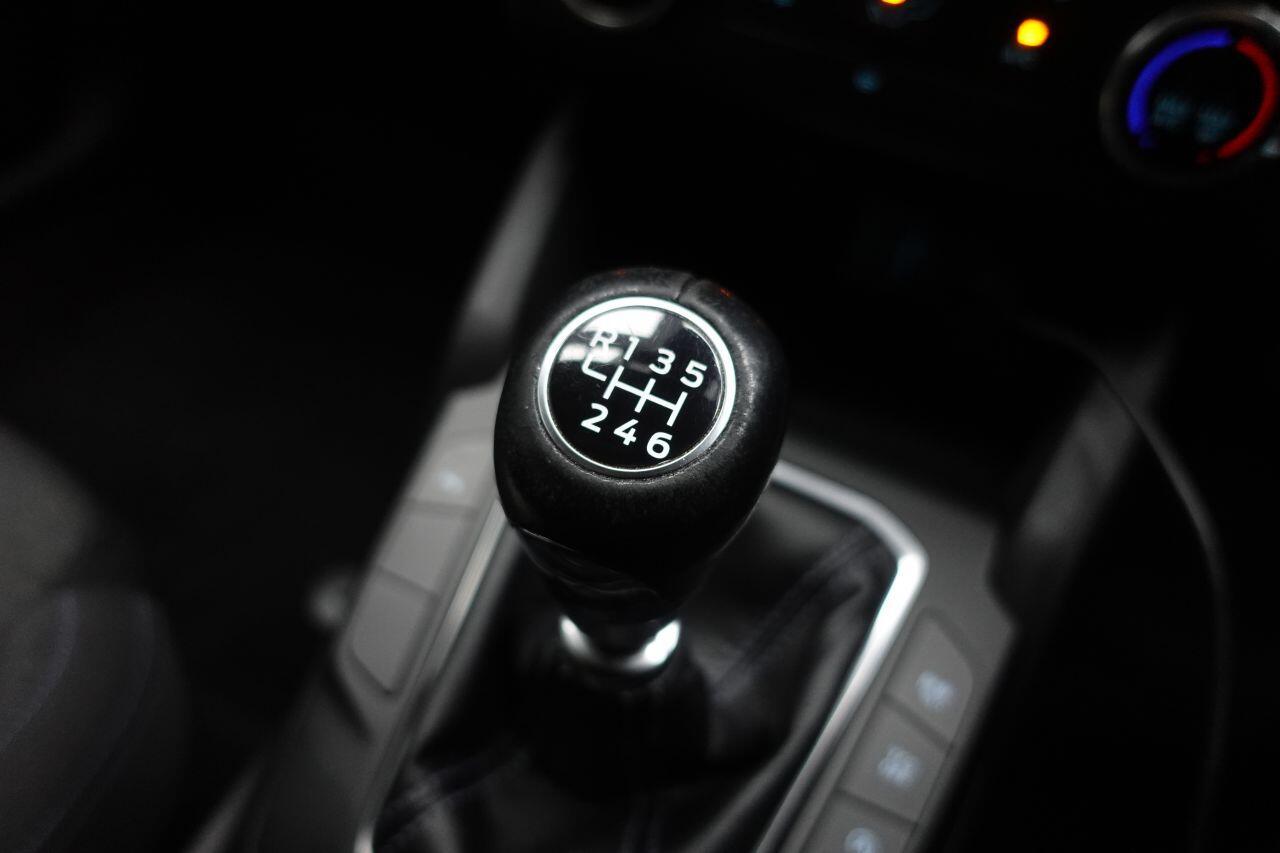 Ford Focus - Image 48