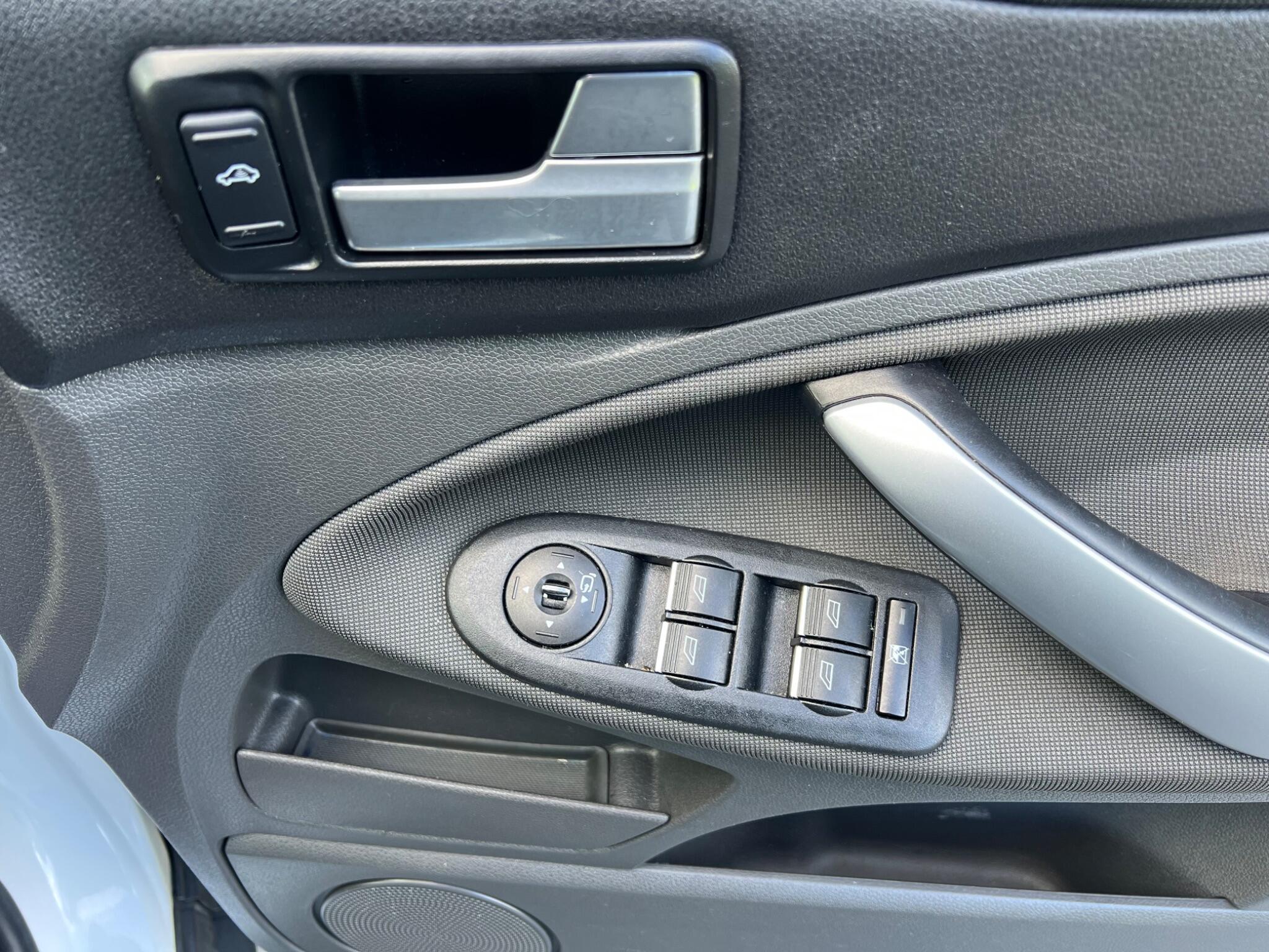 Ford Kuga - Image 20