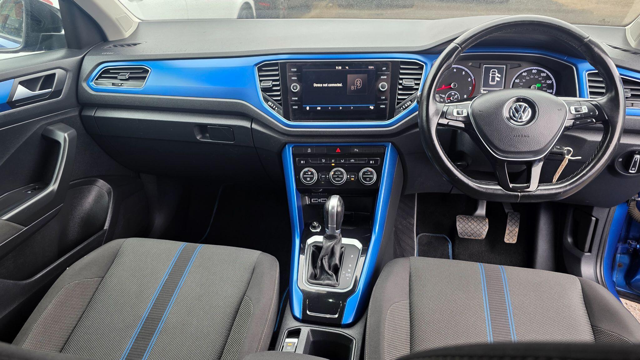 Volkswagen T-Roc - Image 32