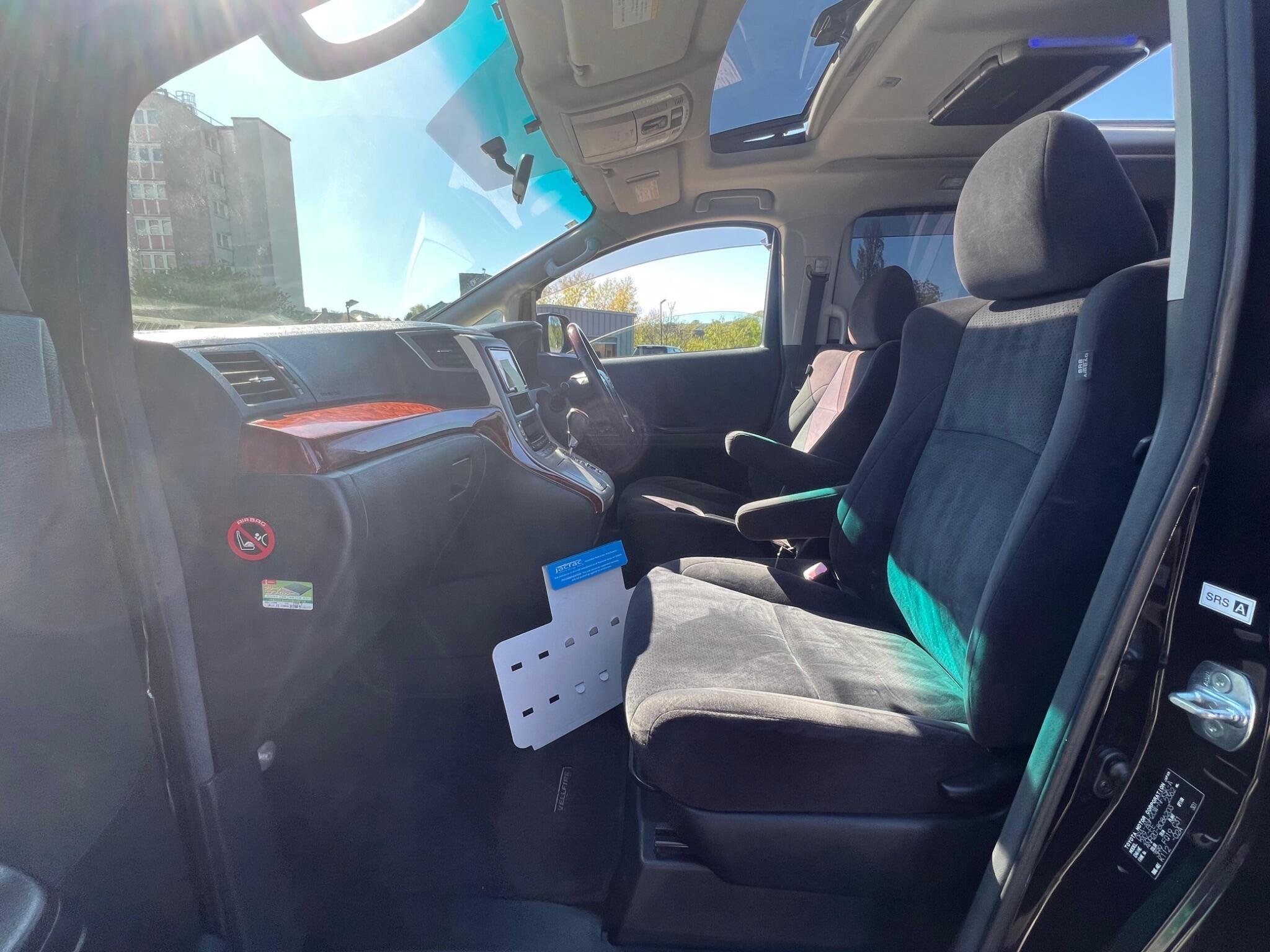 Toyota Vellfire - Image 10