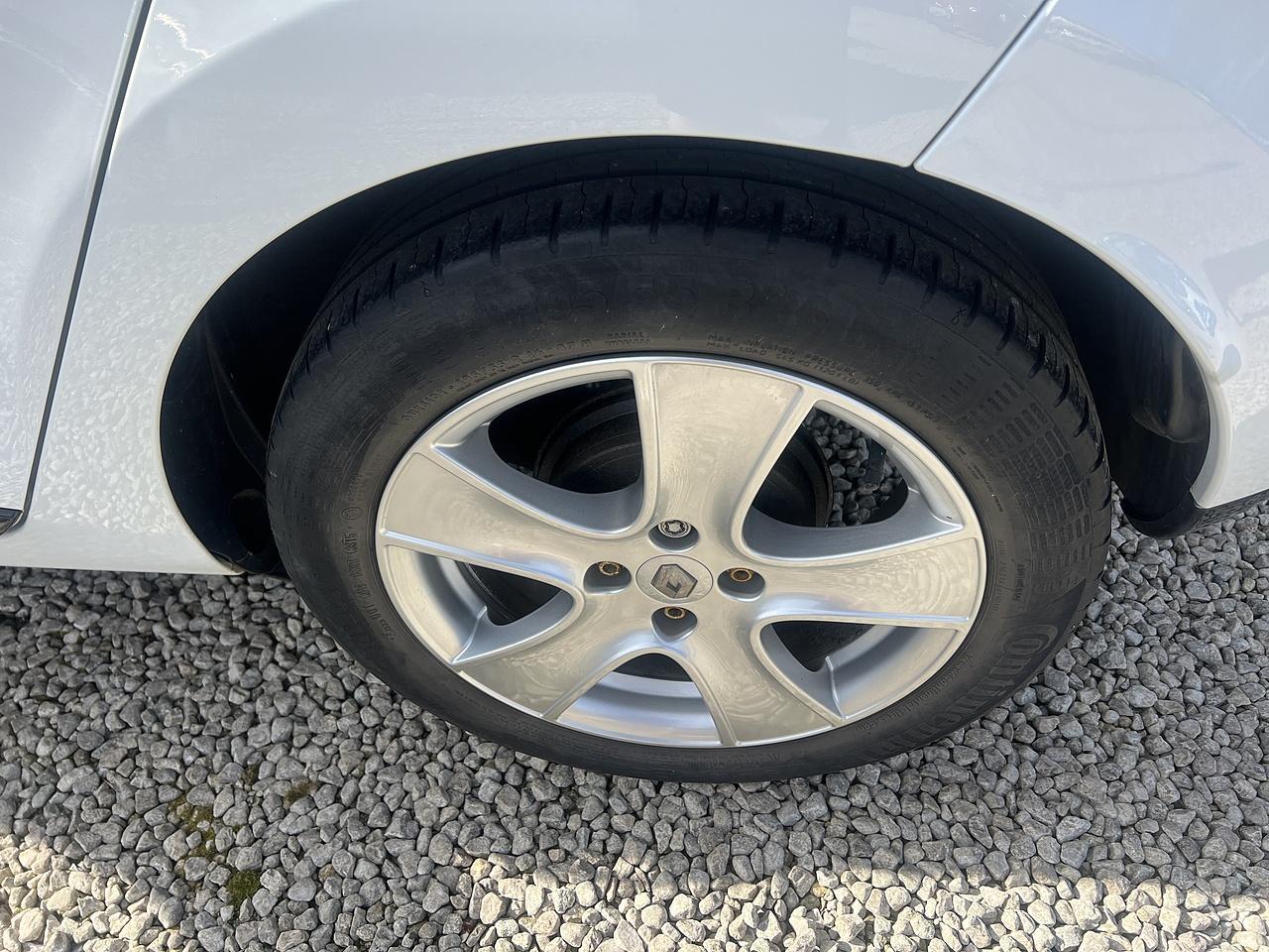 Renault Clio - Image 18