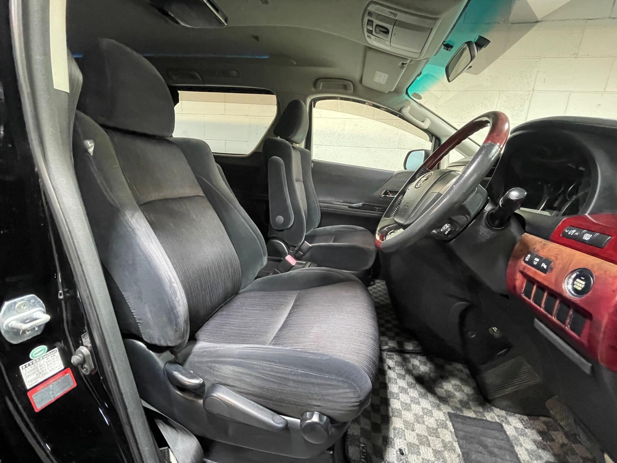 Toyota Vellfire - Image 8