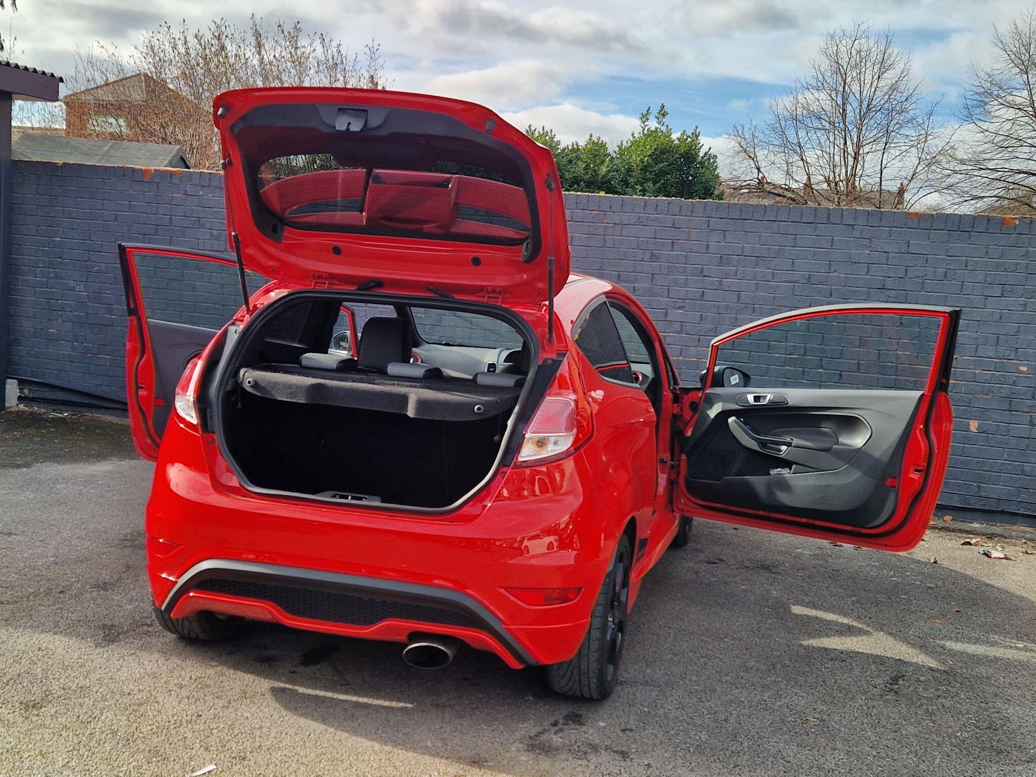 Ford Fiesta - Image 22