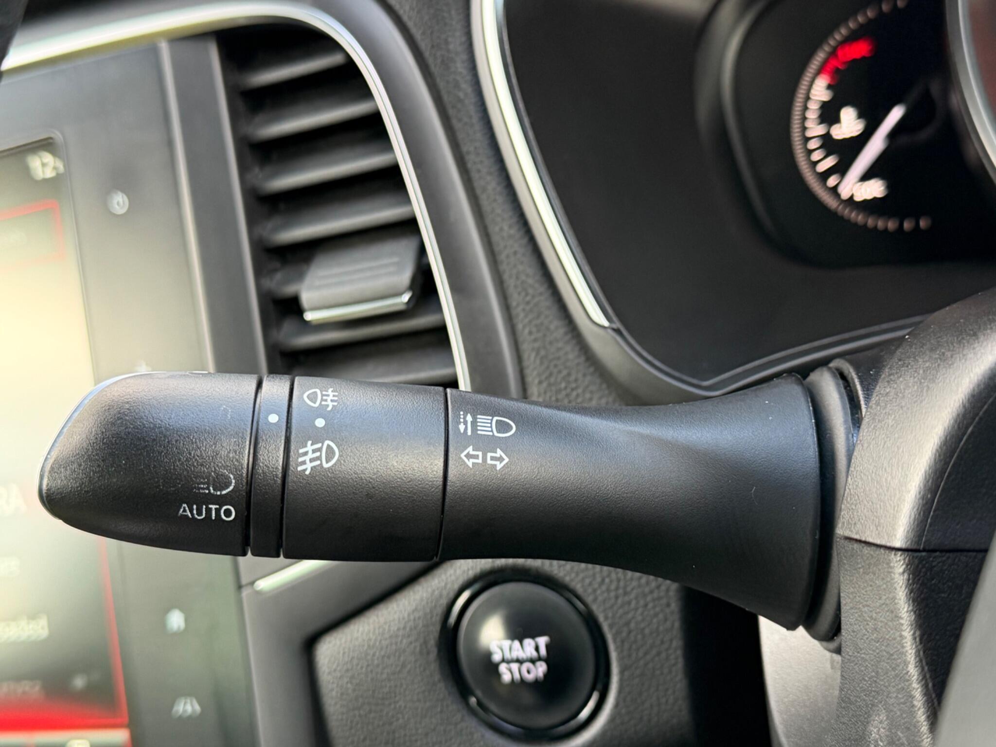 Renault Megane - Image 23