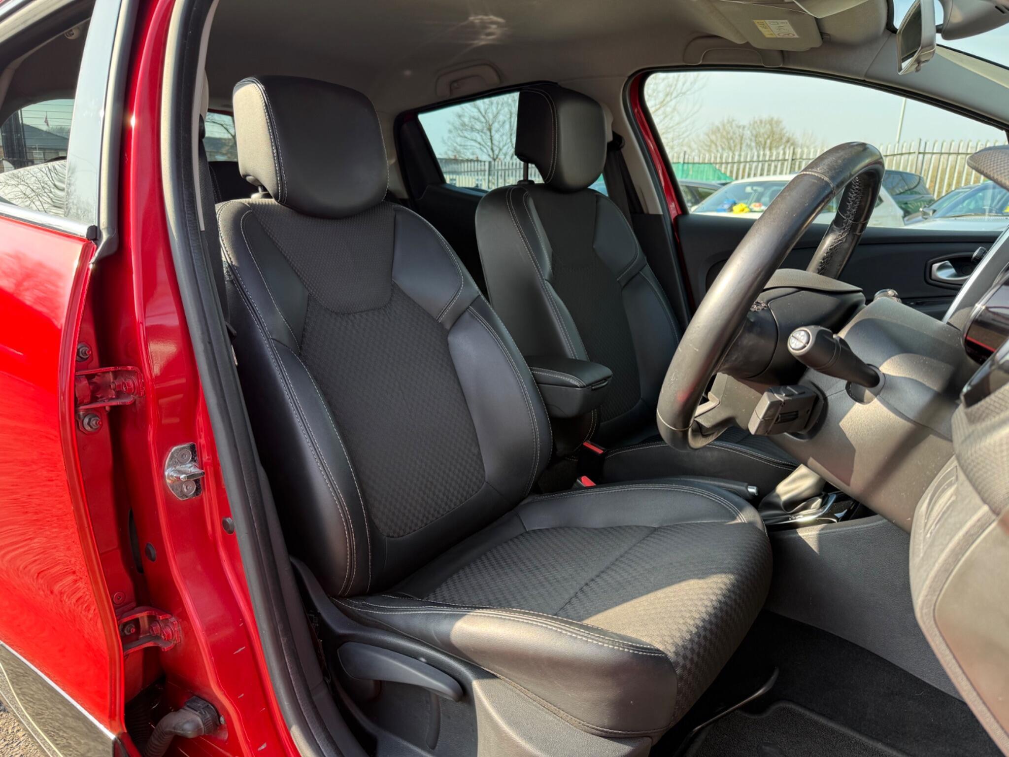 Renault Clio - Image 30