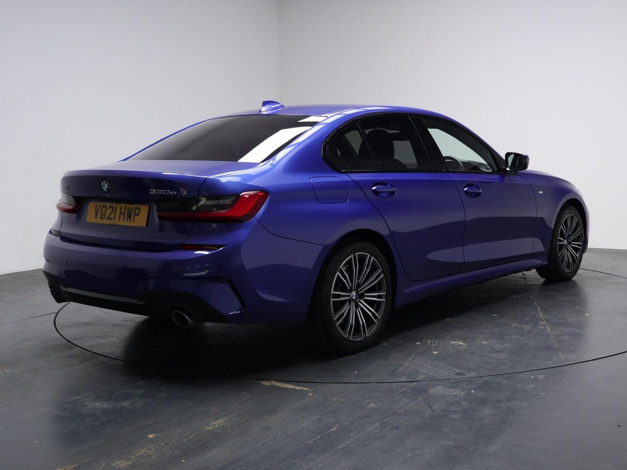 BMW 3 Series - Image 12