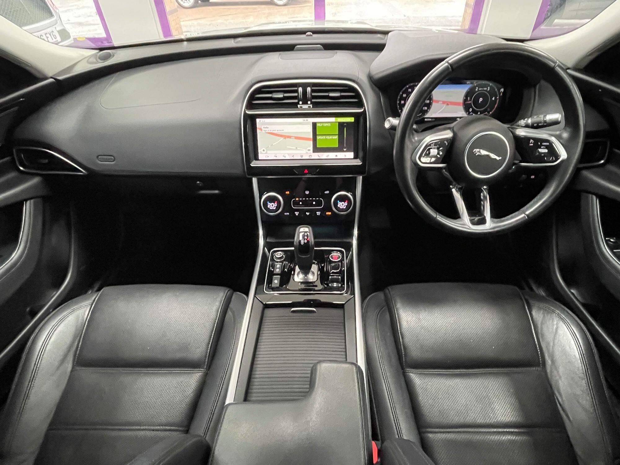 Jaguar XE - Image 2