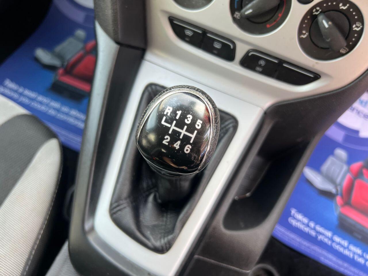 Ford Focus - Image 18