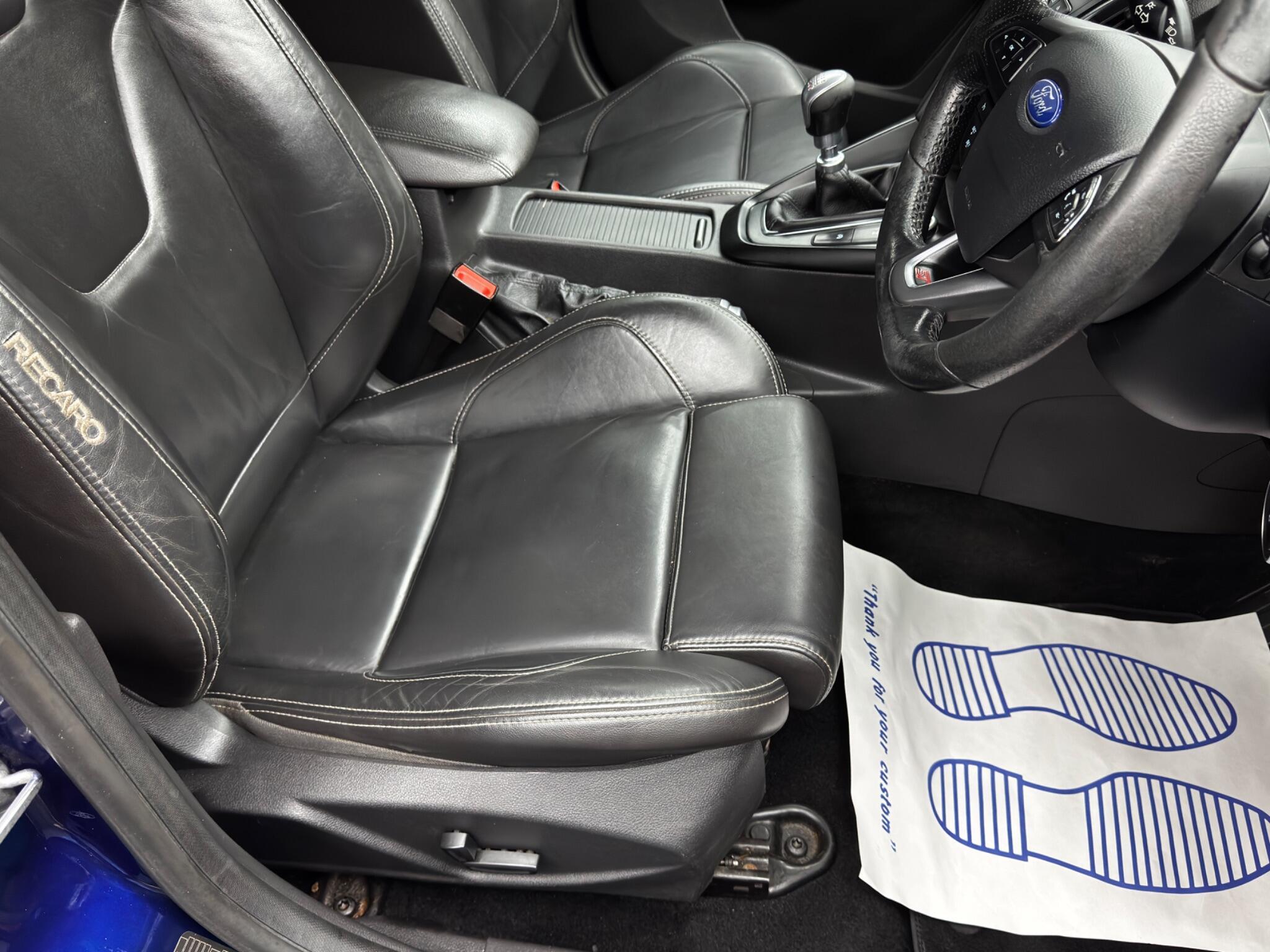 Ford Focus - Image 13