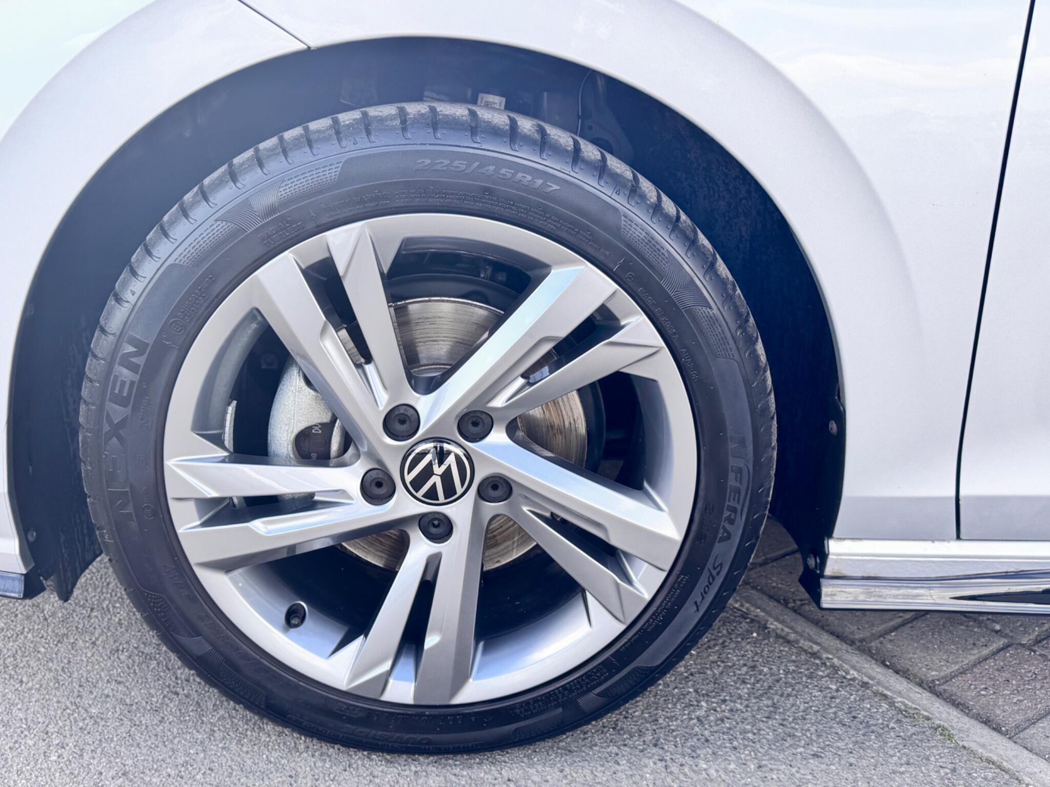 Volkswagen Golf - Image 19