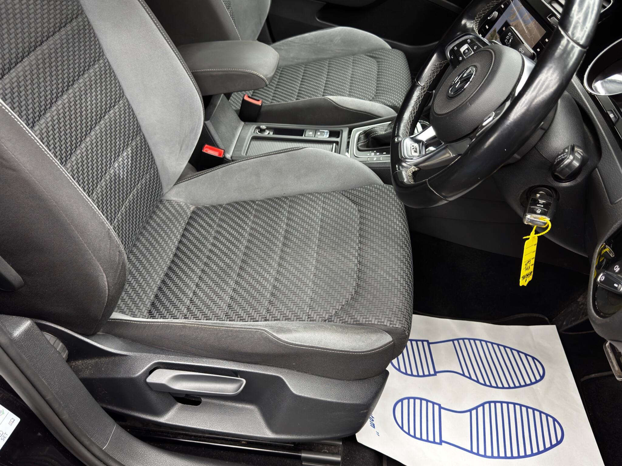 Volkswagen Golf - Image 13