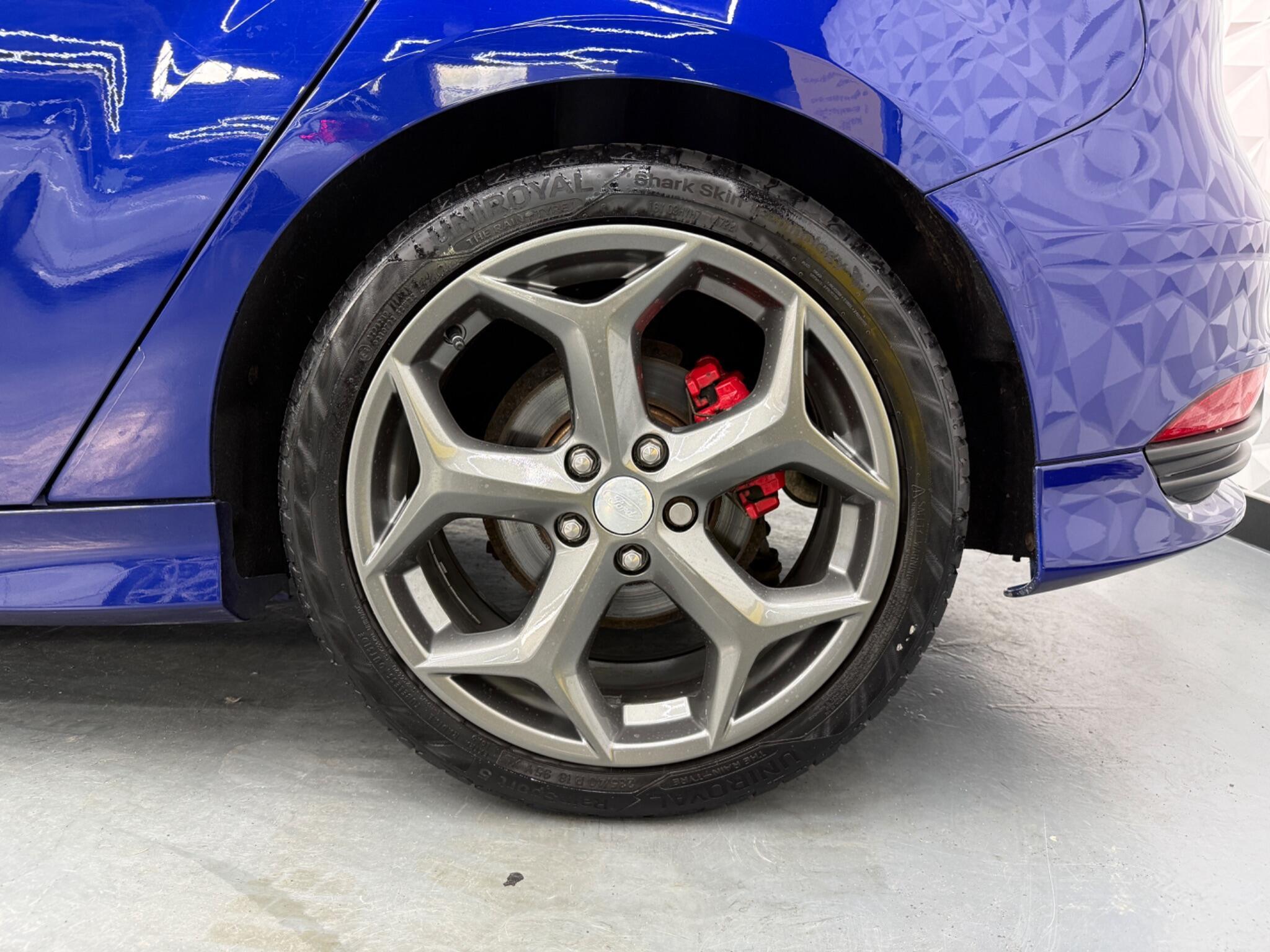 Ford Focus - Image 8
