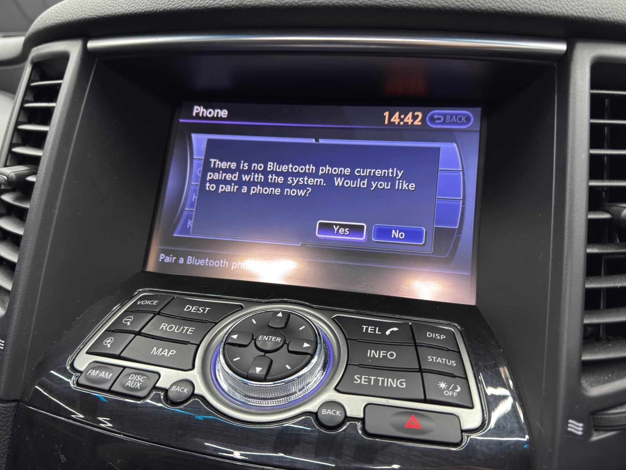 Infiniti QX70 - Image 32